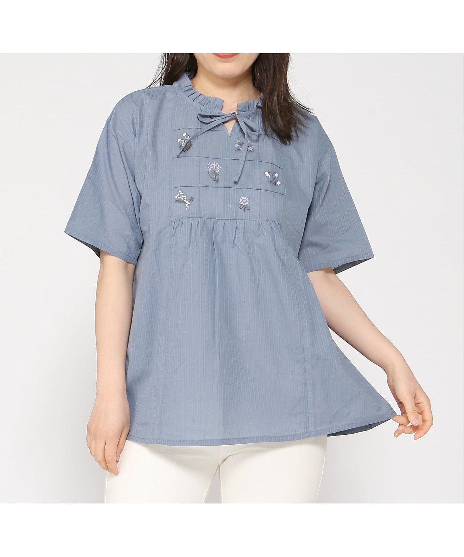 【クラウドナイン/cloudnine】のcloudnine/【2026 新作】花刺繍ネックフリルチュニック リボン付きコットンブラウス 綿100% 体型カバー インテリア・キッズ・メンズ・レディースファッション・服の通販 founy(ファウニー) 　ファッション　Fashion　レディースファッション　Fashion for Women　トップス・カットソー　Cut & Sew Tops　シャツ・ブラウス・オフィスカジュアル　Elegant Blouses & Button-Ups　エンブロイダリー　Embroidery Design　ストレート　Straight, Straight Cut　バランス　Balance, Style Balance　フォルム　Silhouette, Form　フラワー　Flower, Floral　モチーフ　Motif, Design Theme　リボン　Ribbon, Bow　80 ブルー|ID: prp329100004973455 ipo3291000000037290179