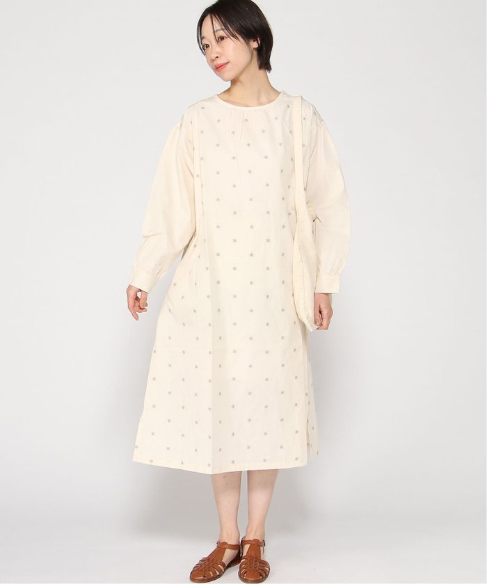 【クラウドナイン/cloudnine】のcloudnine/前後身頃小花柄刺しゅう入り 左肩ボタン開き フレアワンピース インテリア・キッズ・メンズ・レディースファッション・服の通販 founy(ファウニー) https://founy.com/ ファッション Fashion レディースファッション Fashion for Women ワンピース Dresses エンブロイダリー Embroidery Design フレア Flare, Flared リラックス Relax, Relaxed Fit |ID: prp329100004973463 ipo3291000000037290201