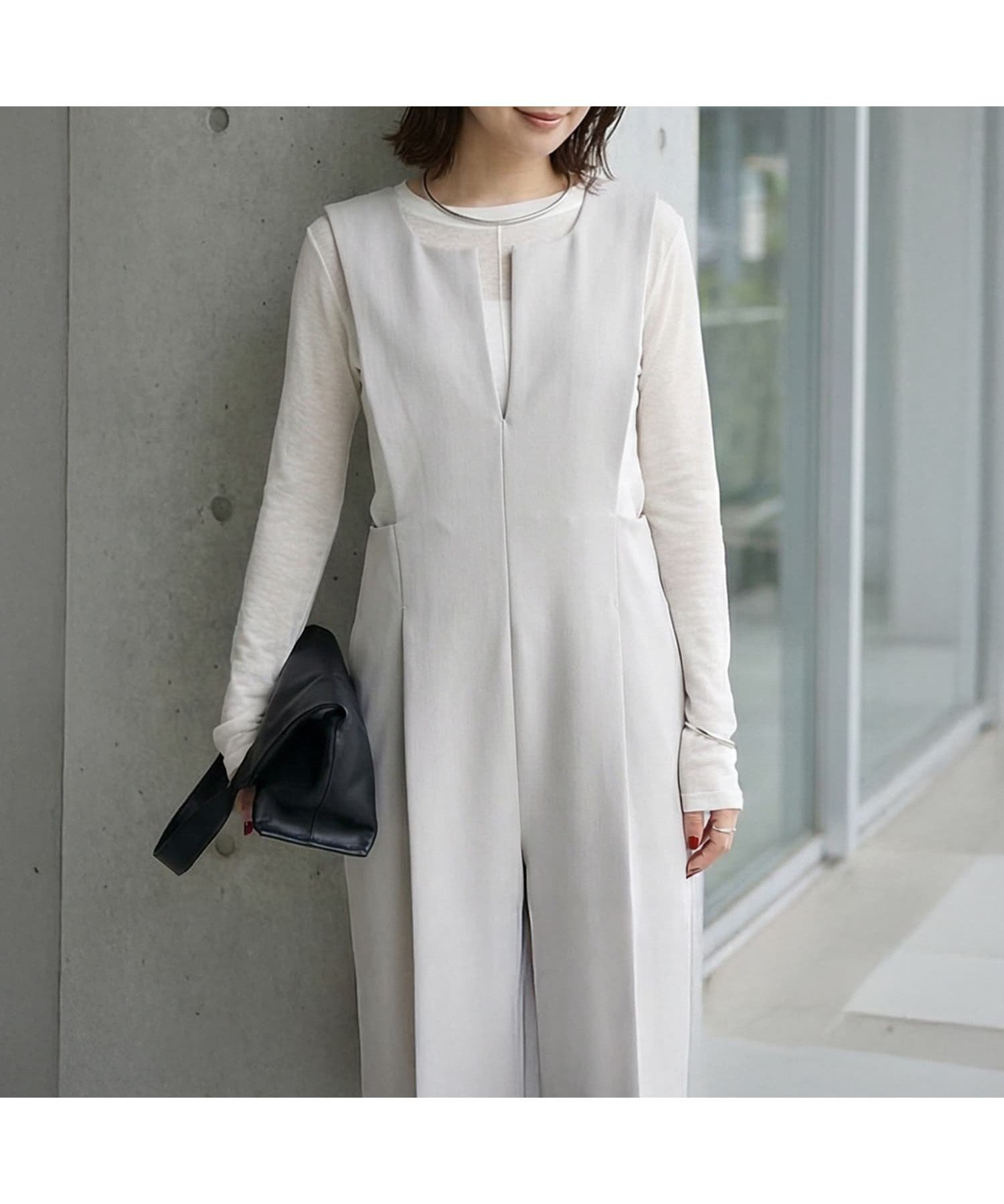 【スタイルデリ/STYLE DELI】のスリットネックタックサロペット インテリア・キッズ・メンズ・レディースファッション・服の通販 founy(ファウニー) 　ファッション　Fashion　レディースファッション　Fashion for Women　ワンピース　Dresses　サロペット&オールインワン　Dungarees & Jumpsuit Styles　イエロー　Yellow　インナー　Innerwear　春　Spring　カットソー　Cut and Sewn Top　クール　Cool, Chic　サロペット　Overalls, Salopette　ジャケット　Jacket, Outerwear　スタイリッシュ　Stylish, Fashionable　スニーカー　Sneakers, Trainers　スリット　Slit, Slit Detail　スーツ　Suit, Formalwear　センター　Center, Center Line　定番　Standard, Basic Item　フロント　Front, Front Design　ポケット　Pocket, Pocket Detail　ラップ　Wrap, Wrap Design　ループ　Loop, Loop Knit　ロング　Long, Long-Length　ワイド　Wide, Wide Fit　S/S・春夏　SS, Spring/Summer, Warm Season　夏　Summer　エレガント 上品　Elegant　サンドベージュ|ID: prp329100004973506 ipo3291000000037290376