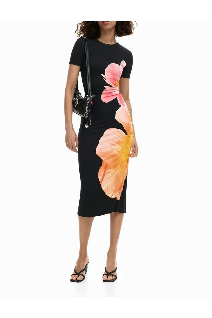 【デシグアル/Desigual】の花柄のロングドレス インテリア・キッズ・メンズ・レディースファッション・服の通販 founy(ファウニー) https://founy.com/ ファッション Fashion レディースファッション Fashion for Women ワンピース Dresses フォーマル・パーティードレス・結婚式用ドレス Elegant & Casual Dresses カラフル Colorful Design シューズ Shoes, Footwear デニム Denim, Jeans Material ドレス Dress, One-Piece パターン Pattern, Design Print パッチワーク Patchwork, Mixed Fabric プリント Print, Printed Pattern メンズ Men's, Menswear ロング Long, Long-Length |ID: prp329100004973981 ipo3291000000037292178