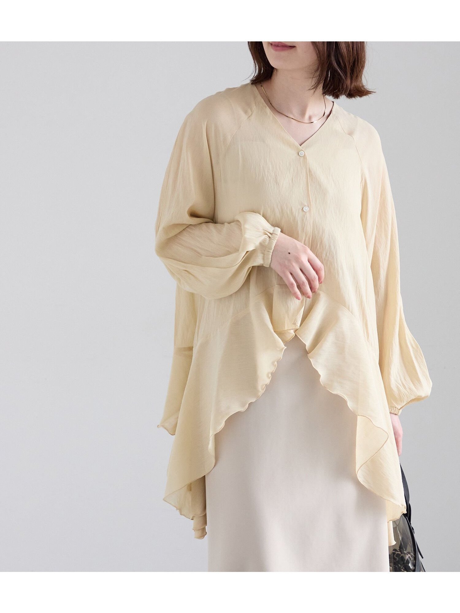 【テチチ/Te chichi】のイレギュラーヘムチュニックブラウス インテリア・キッズ・メンズ・レディースファッション・服の通販 founy(ファウニー) 　ファッション　Fashion　レディースファッション　Fashion for Women　トップス・カットソー　Cut & Sew Tops　シャツ・ブラウス・オフィスカジュアル　Elegant Blouses & Button-Ups　おすすめ　Recommended / Our Picks　イレギュラーヘム　Irregular Hem　シアー　Sheer, See-Through　チュニック　Tunic, Long Top　フェミニン　Feminine, Girly　リラックス　Relax, Relaxed Fit　ロング　Long, Long-Length　ワイド　Wide, Wide Fit　春　Spring　ベージュ|ID: prp329100004974074 ipo3291000000037292480