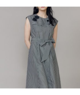 【マーリエ ル カセット/Maglie le cassetto】の《M Maglie le cassetto》フラワーモチーフレースワンピース 大人の最旬トレンドファッション＆コーディネート founy(ファウニー) ファッション Fashion レディースファッション Fashion for Women ワンピース Dresses インナー Innerwear ギンガム Gingham, Gingham Fabric スマート Smart, Elegant セットアップ Set-Up, Coordinated Outfit チェック Check, Plaid, Tartan フィット Fit, Slim Fit フレア Flare, Flared ブルゾン Blouson, Bomber Jacket ポケット Pocket, Pocket Detail ロング Long, Long-Length エレガント 上品 Elegant |ID:prp329100004974125