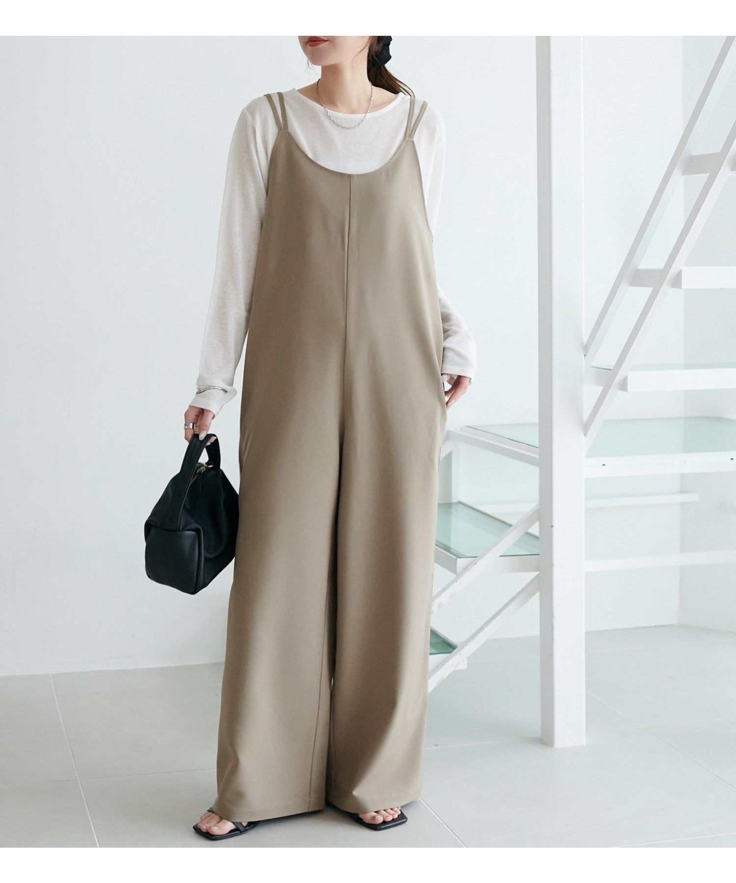 【ディスコート/Discoat】のとろみサロペット インテリア・キッズ・メンズ・レディースファッション・服の通販 founy(ファウニー) 　ファッション　Fashion　レディースファッション　Fashion for Women　ワンピース　Dresses　サロペット&オールインワン　Dungarees & Jumpsuit Styles　インナー　Innerwear　春　Spring　カーディガン　Cardigan, Knitwear　キャップ　Cap, Baseball Cap　コンパクト　Compact, Small Size　サロペット　Overalls, Salopette　ジャケット　Jacket, Outerwear　スニーカー　Sneakers, Trainers　とろみ　Fluid, Flowy Fabric　タンク　Tank Top, Sleeveless Top　タートルネック　Turtleneck, High Neck　ダウン　Down, Puffer　バランス　Balance, Style Balance　リラックス　Relax, Relaxed Fit　ロング　Long, Long-Length　ワイド　Wide, Wide Fit　ワンポイント　One Point, Statement Accent　A/W・秋冬　Autumn/Winter　S/S・春夏　SS, Spring/Summer, Warm Season　おすすめ　Recommended / Our Picks　夏　Summer　エレガント 上品　Elegant　グレージュ|ID: prp329100004974183 ipo3291000000037292843