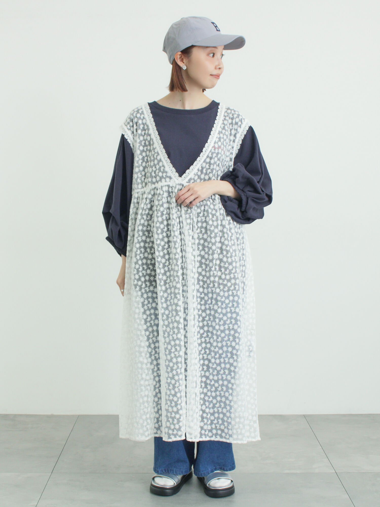 【サマンサモスモス/Samansa Mos2】のチュール刺繍前後2WAYノースリワンピース インテリア・キッズ・メンズ・レディースファッション・服の通販 founy(ファウニー) 　ファッション　Fashion　レディースファッション　Fashion for Women　ワンピース　Dresses　おすすめ　Recommended / Our Picks　チュール　Tulip, Tulip Motif　デニム　Denim, Jeans Material　オフホワイト|ID: prp329100004974209 ipo3291000000037292949