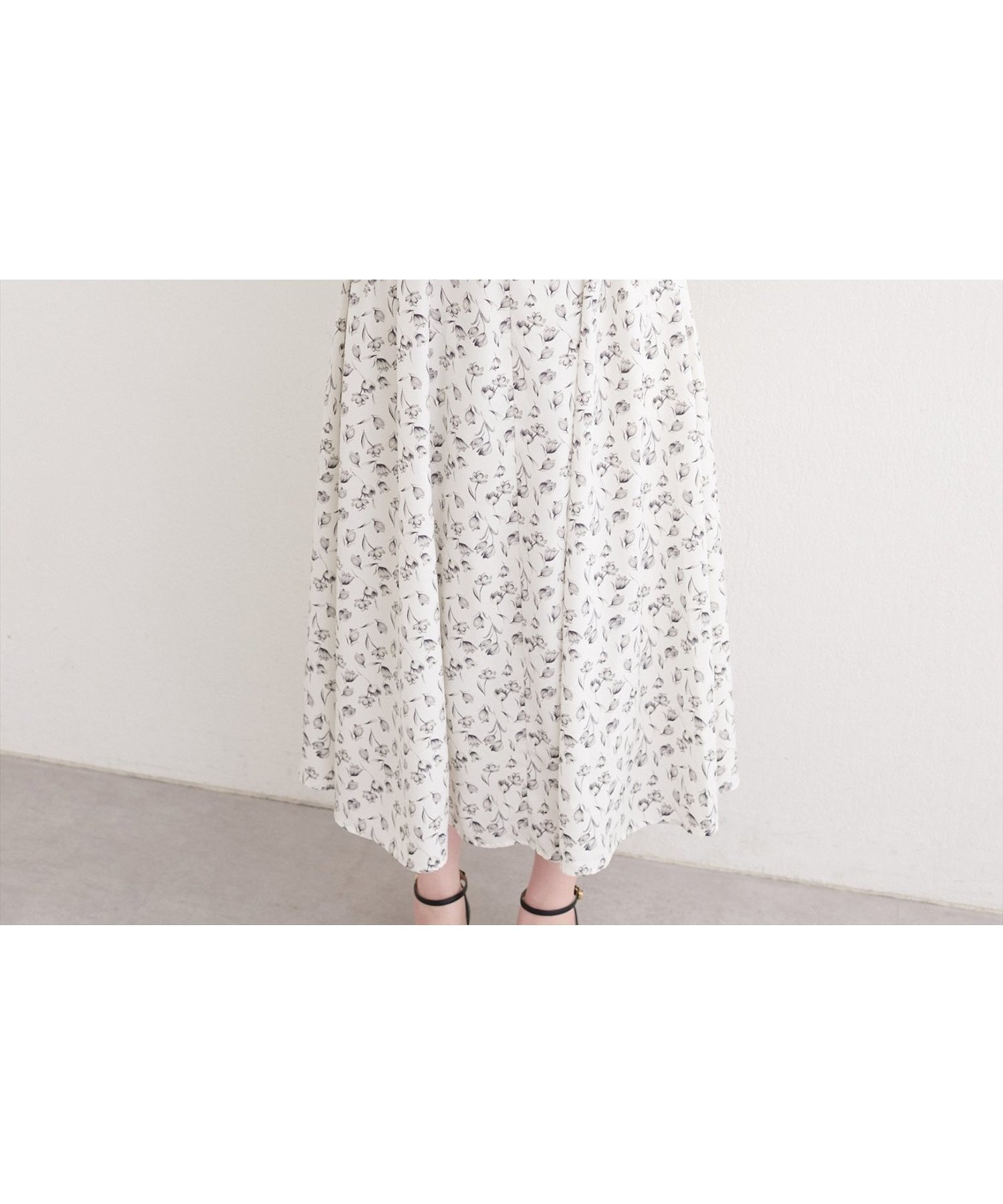 【ナチュラルクチュール/natural couture】のフロント釦スキッパーワンピース インテリア・キッズ・メンズ・レディースファッション・服の通販 founy(ファウニー) 　ファッション　Fashion　レディースファッション　Fashion for Women　ワンピース　Dresses　カーディガン　Cardigan, Knitwear　シャーリング　Shirring, Ruched　シューズ　Shoes, Footwear　ジャケット　Jacket, Outerwear　スキッパー　Skipper, Open Collar　デコルテ　Décolleté, Neckline　フラット　Flat, Flat Shoes　フロント　Front, Front Design　リラックス　Relax, Relaxed Fit　ロング　Long, Long-Length　再入荷　Restock / Back in Stock　エレガント 上品　Elegant　2026年　2026　2026春夏・S/S　Spring/Summer 2026 SS26　その他1|ID: prp329100004974237 ipo3291000000037293056