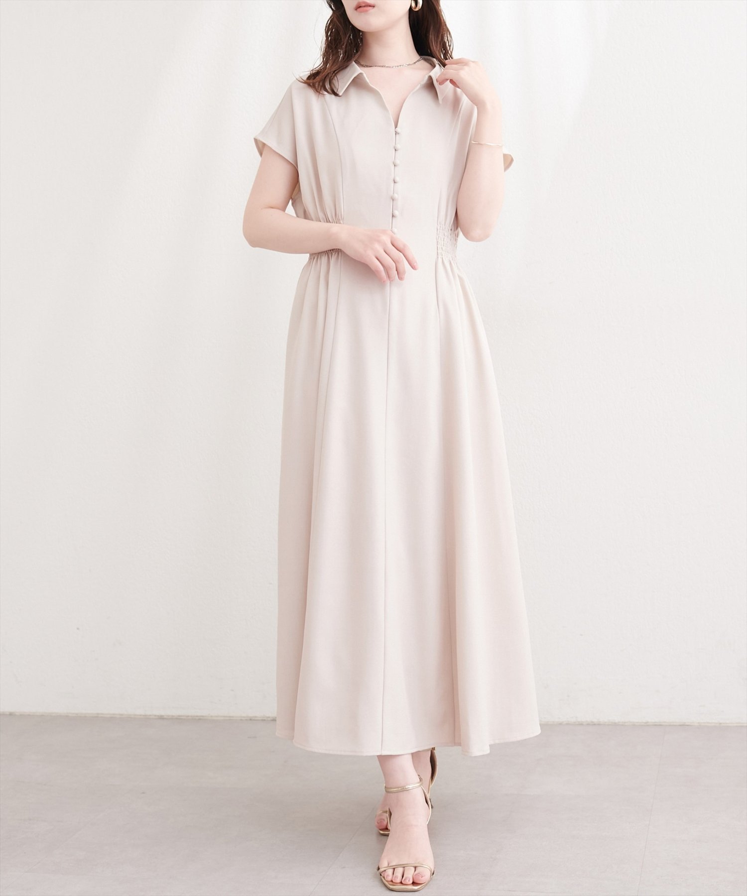 【ナチュラルクチュール/natural couture】のフロント釦スキッパーワンピース インテリア・キッズ・メンズ・レディースファッション・服の通販 founy(ファウニー) 　ファッション　Fashion　レディースファッション　Fashion for Women　ワンピース　Dresses　カーディガン　Cardigan, Knitwear　シャーリング　Shirring, Ruched　シューズ　Shoes, Footwear　ジャケット　Jacket, Outerwear　スキッパー　Skipper, Open Collar　デコルテ　Décolleté, Neckline　フラット　Flat, Flat Shoes　フロント　Front, Front Design　リラックス　Relax, Relaxed Fit　ロング　Long, Long-Length　再入荷　Restock / Back in Stock　エレガント 上品　Elegant　2026年　2026　2026春夏・S/S　Spring/Summer 2026 SS26　ベージュ|ID: prp329100004974237 ipo3291000000037293060