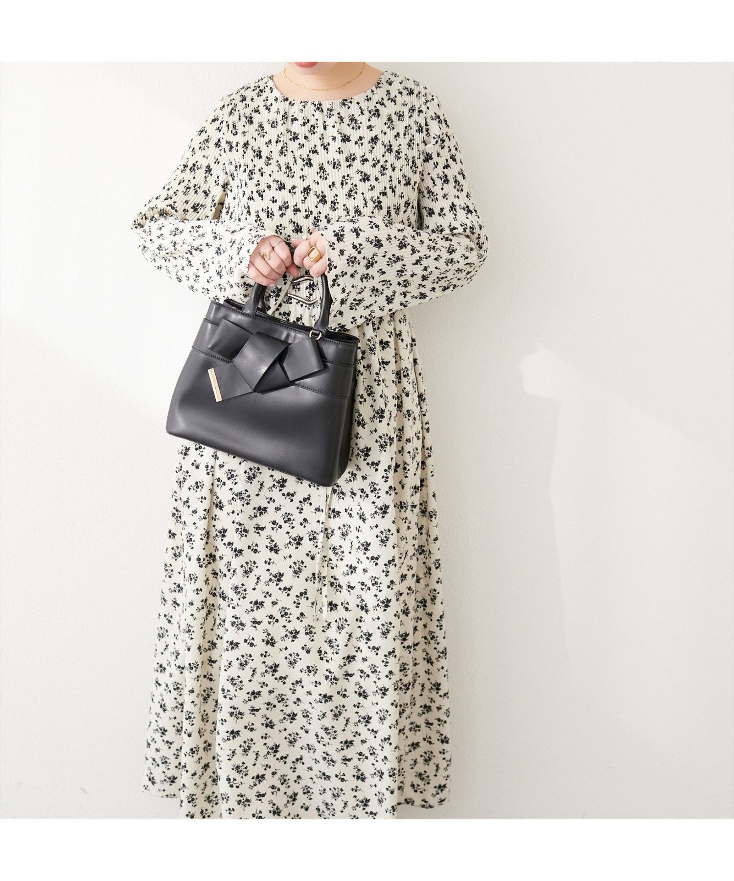 【ナチュラルクチュール/natural couture】のosono ベルト付きプリーツワンピース インテリア・キッズ・メンズ・レディースファッション・服の通販 founy(ファウニー) 　ファッション　Fashion　レディースファッション　Fashion for Women　ワンピース　Dresses　ベルト&ウエストマーク　Belts & Waist Accessories　カーディガン　Cardigan, Knitwear　サンダル　Sandals, Summer Shoes　シンプル　Simple, Minimal　ジャケット　Jacket, Outerwear　スニーカー　Sneakers, Trainers　デコルテ　Décolleté, Neckline　ネックレス　Necklace, Pendant Necklace　フェミニン　Feminine, Girly　プリーツ　Pleats, Pleated　リラックス　Relax, Relaxed Fit　再入荷　Restock / Back in Stock　おすすめ　Recommended / Our Picks　エレガント 上品　Elegant　2026年　2026　2026春夏・S/S　Spring/Summer 2026 SS26　その他2|ID: prp329100004974285 ipo3291000000037293227