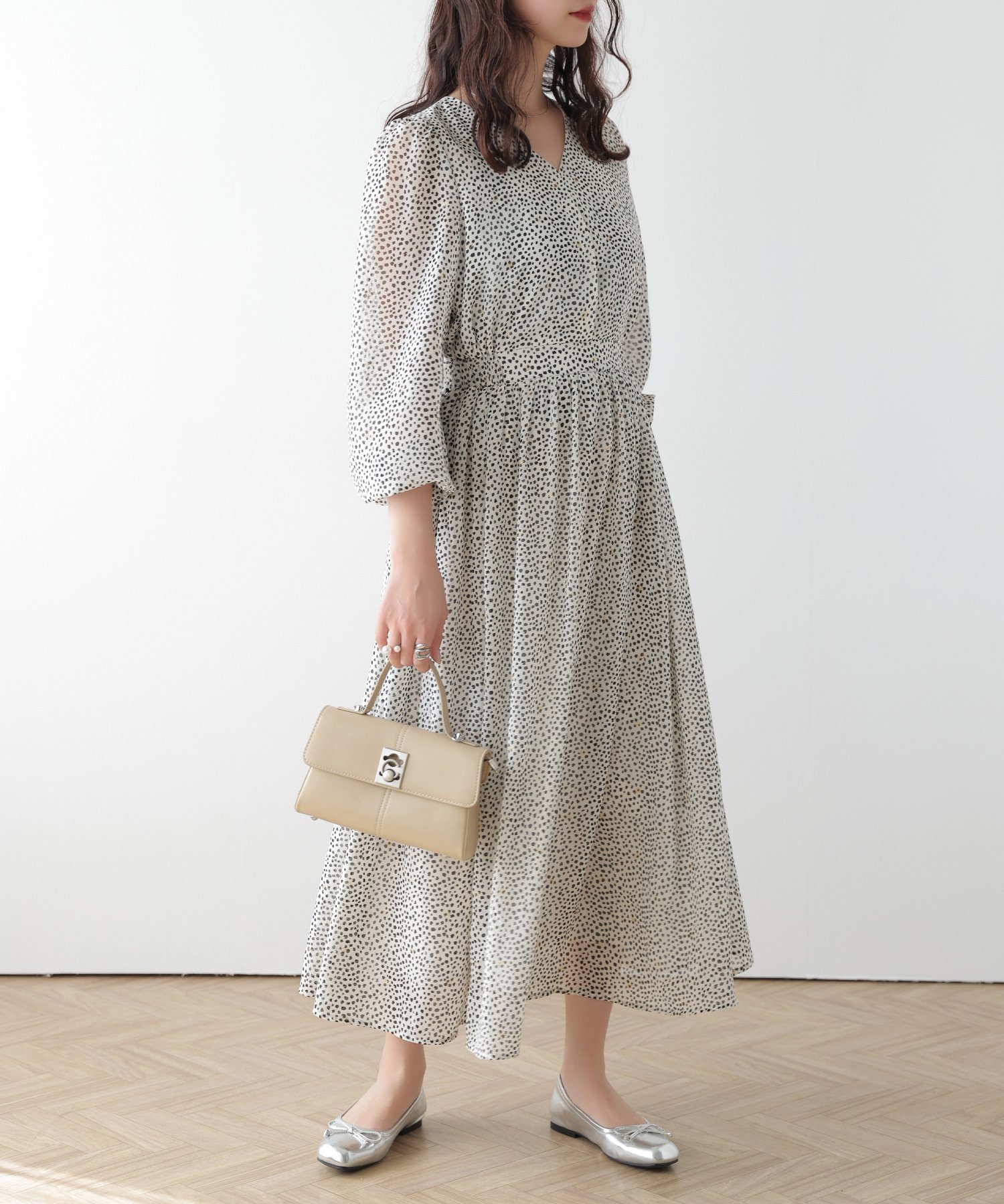【ラジュール/Lajour】のVネックシアーフレアワンピース 大人の最旬トレンドファッション＆コーディネート founy(ファウニー) 　ファッション　Fashion　レディースファッション　Fashion for Women　ワンピース　Dresses　2026年　2026　2026春夏・S/S　Spring/Summer 2026 SS26　とろみ　Fluid, Flowy Fabric　シアー　Sheer, See-Through　スリーブ　Sleeve, Long Sleeve / Short Sleeve　デコルテ　Décolleté, Neckline　フェミニン　Feminine, Girly　フレア　Flare, Flared　ロング　Long, Long-Length　エレガント 上品　Elegant　 other-1|ID: prp329100004974348 ipo3291000000037293432