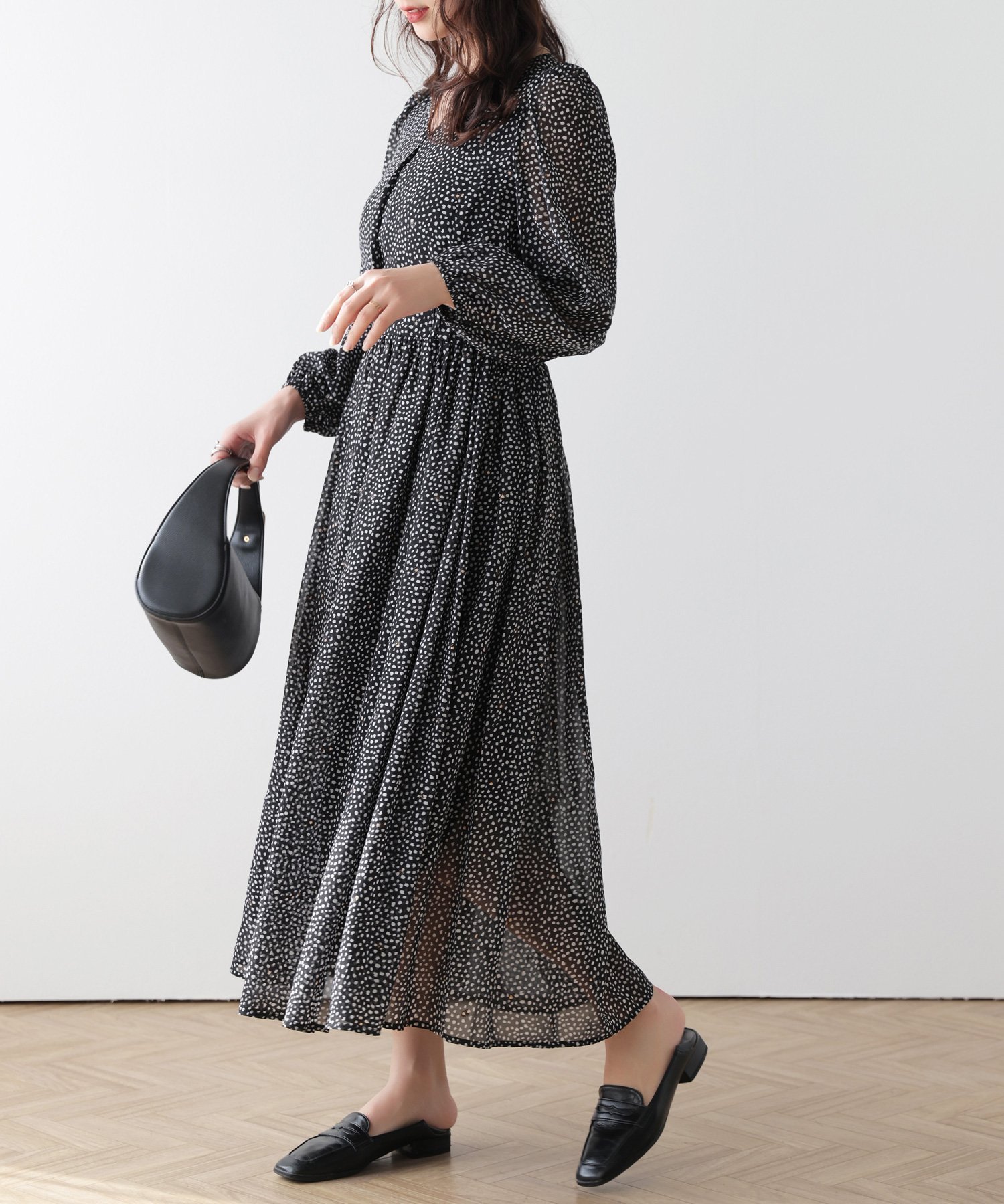 【ラジュール/Lajour】のVネックシアーフレアワンピース インテリア・キッズ・メンズ・レディースファッション・服の通販 founy(ファウニー) 　ファッション　Fashion　レディースファッション　Fashion for Women　ワンピース　Dresses　2026年　2026　2026春夏・S/S　Spring/Summer 2026 SS26　とろみ　Fluid, Flowy Fabric　シアー　Sheer, See-Through　スリーブ　Sleeve, Long Sleeve / Short Sleeve　デコルテ　Décolleté, Neckline　フェミニン　Feminine, Girly　フレア　Flare, Flared　ロング　Long, Long-Length　エレガント 上品　Elegant　Cタイプ|ID: prp329100004974348 ipo3291000000037293435