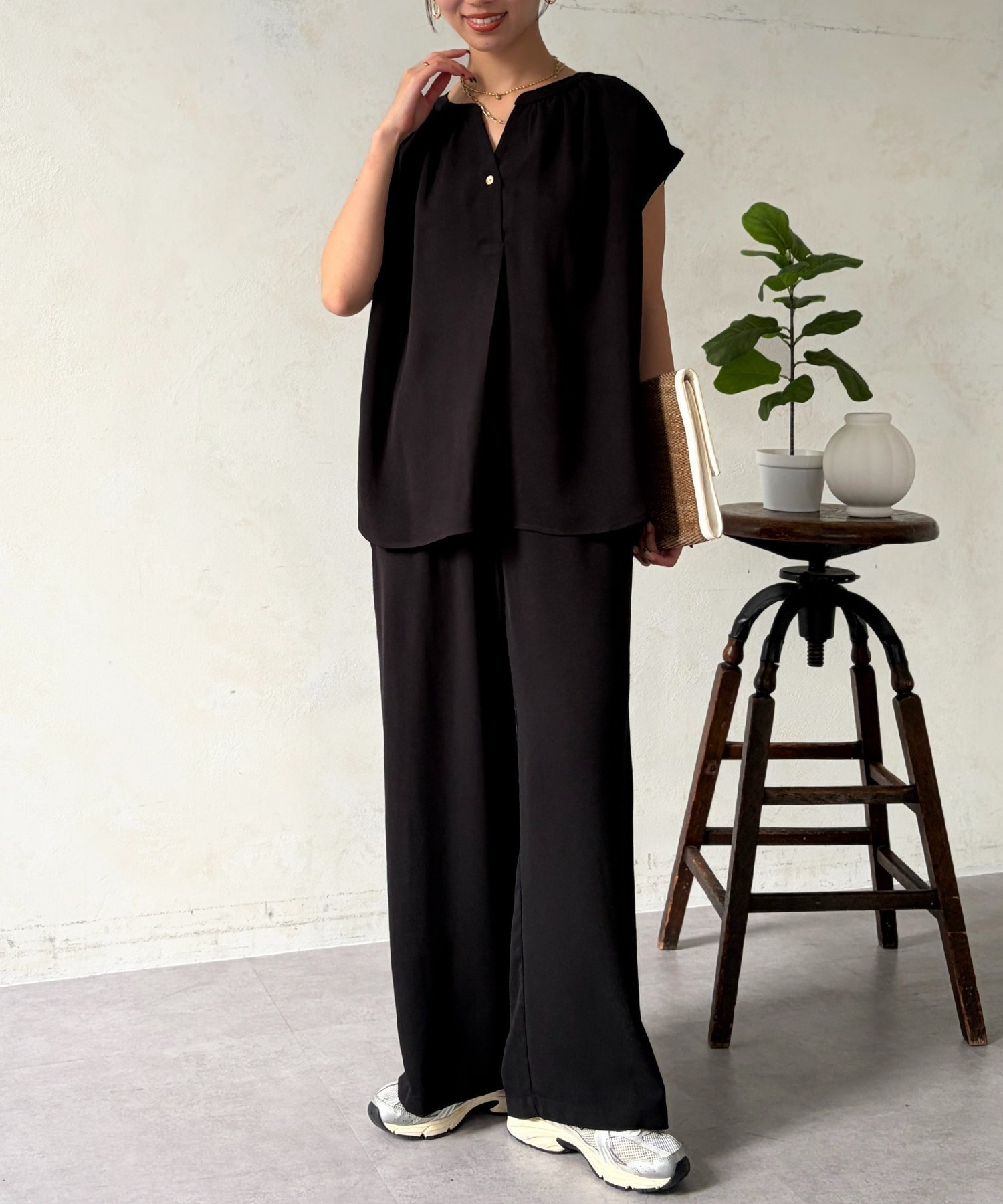 【シェトワ/Chez toi】の【セットアイテム】キーネックシャツ×イージーパンツ 大人の最旬トレンドファッション＆コーディネート founy(ファウニー) 　ファッション　Fashion　レディースファッション　Fashion for Women　パンツ　Pants & Trousers　カーディガン　Cardigan, Knitwear　セットアップ　Set-Up, Coordinated Outfit　チュニック　Tunic, Long Top　デニム　Denim, Jeans Material　長袖　Long Sleeve, Full Sleeve　ワイド　Wide, Wide Fit　再入荷　Restock / Back in Stock　おすすめ　Recommended / Our Picks　エレガント 上品　Elegant　 other-1|ID: prp329100004974353 ipo3291000000037293452