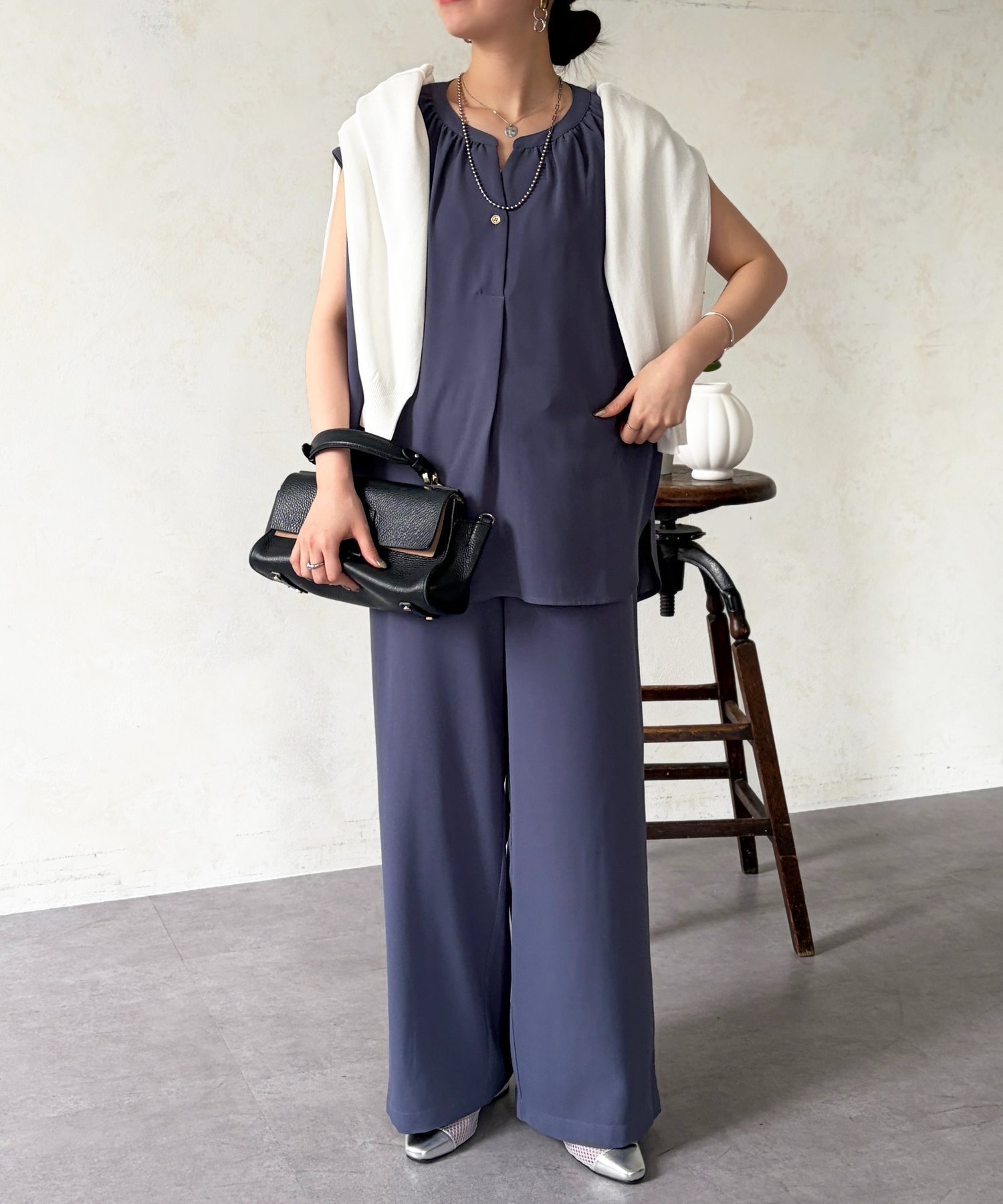 【シェトワ/Chez toi】の【セットアイテム】キーネックシャツ×イージーパンツ インテリア・キッズ・メンズ・レディースファッション・服の通販 founy(ファウニー) 　ファッション　Fashion　レディースファッション　Fashion for Women　パンツ　Pants & Trousers　カーディガン　Cardigan, Knitwear　セットアップ　Set-Up, Coordinated Outfit　チュニック　Tunic, Long Top　デニム　Denim, Jeans Material　長袖　Long Sleeve, Full Sleeve　ワイド　Wide, Wide Fit　再入荷　Restock / Back in Stock　おすすめ　Recommended / Our Picks　エレガント 上品　Elegant　ブルー|ID: prp329100004974353 ipo3291000000037293454