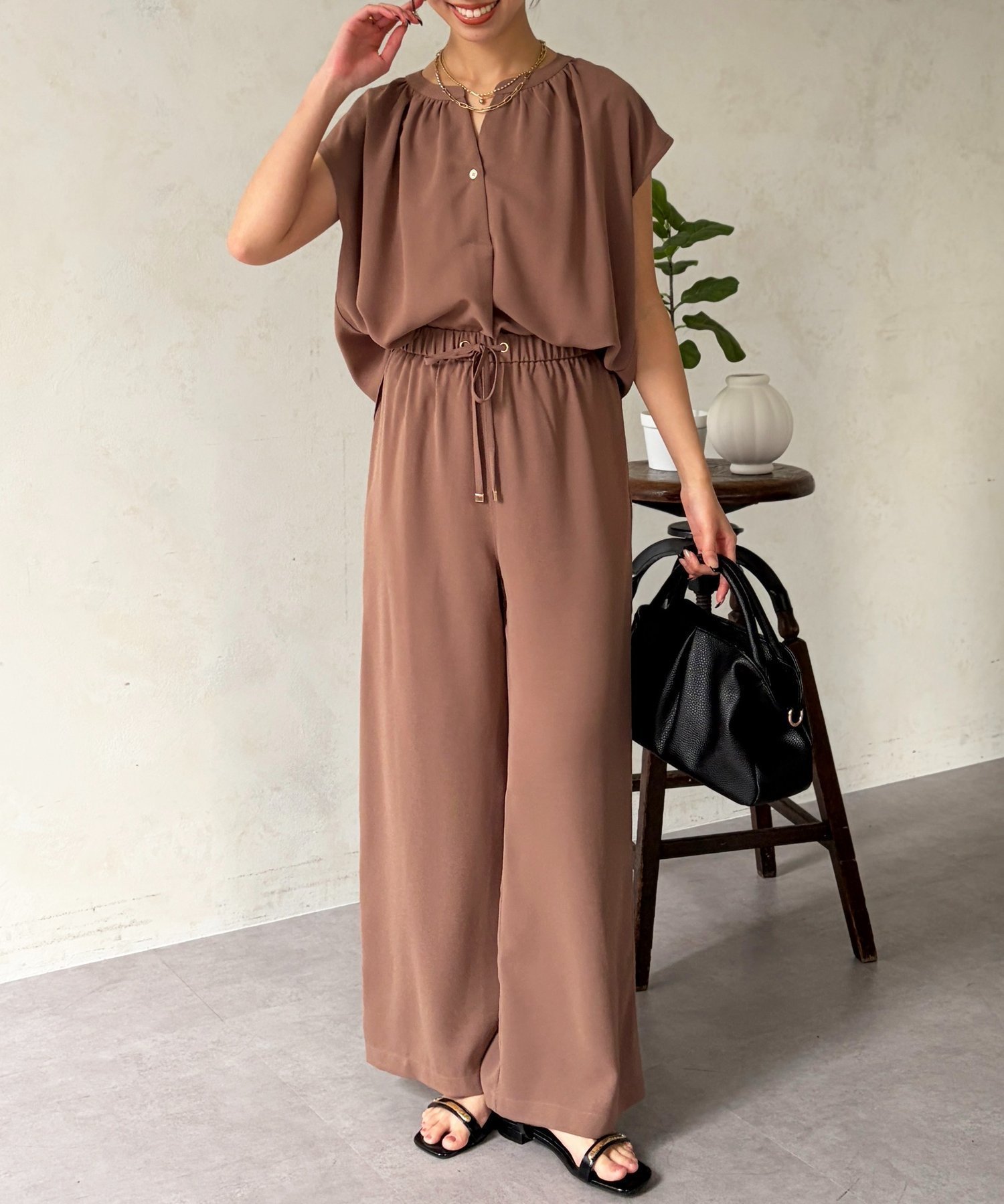 【シェトワ/Chez toi】の【セットアイテム】キーネックシャツ×イージーパンツ インテリア・キッズ・メンズ・レディースファッション・服の通販 founy(ファウニー) 　ファッション　Fashion　レディースファッション　Fashion for Women　パンツ　Pants & Trousers　カーディガン　Cardigan, Knitwear　セットアップ　Set-Up, Coordinated Outfit　チュニック　Tunic, Long Top　デニム　Denim, Jeans Material　長袖　Long Sleeve, Full Sleeve　ワイド　Wide, Wide Fit　再入荷　Restock / Back in Stock　おすすめ　Recommended / Our Picks　エレガント 上品　Elegant　モカ|ID: prp329100004974353 ipo3291000000037293455