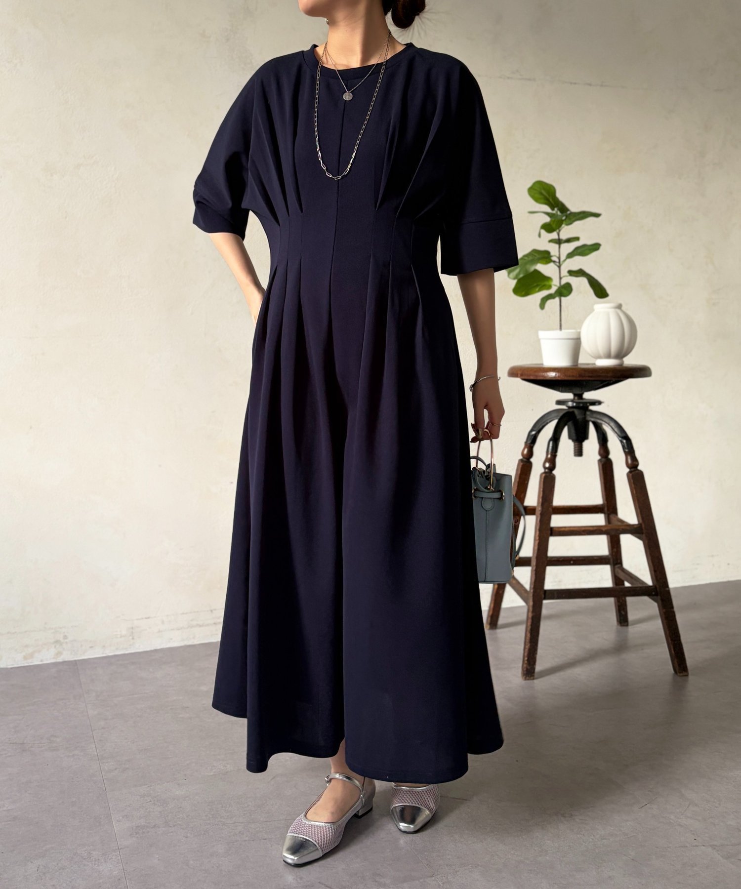 【シェトワ/Chez toi】のタックワンピース インテリア・キッズ・メンズ・レディースファッション・服の通販 founy(ファウニー) 　ファッション　Fashion　レディースファッション　Fashion for Women　ワンピース　Dresses　カーディガン　Cardigan, Knitwear　シンプル　Simple, Minimal　ネックレス　Necklace, Pendant Necklace　長袖　Long Sleeve, Full Sleeve　フレア　Flare, Flared　リラックス　Relax, Relaxed Fit　再入荷　Restock / Back in Stock　おすすめ　Recommended / Our Picks　エレガント 上品　Elegant　ネイビー|ID: prp329100004974355 ipo3291000000037293462