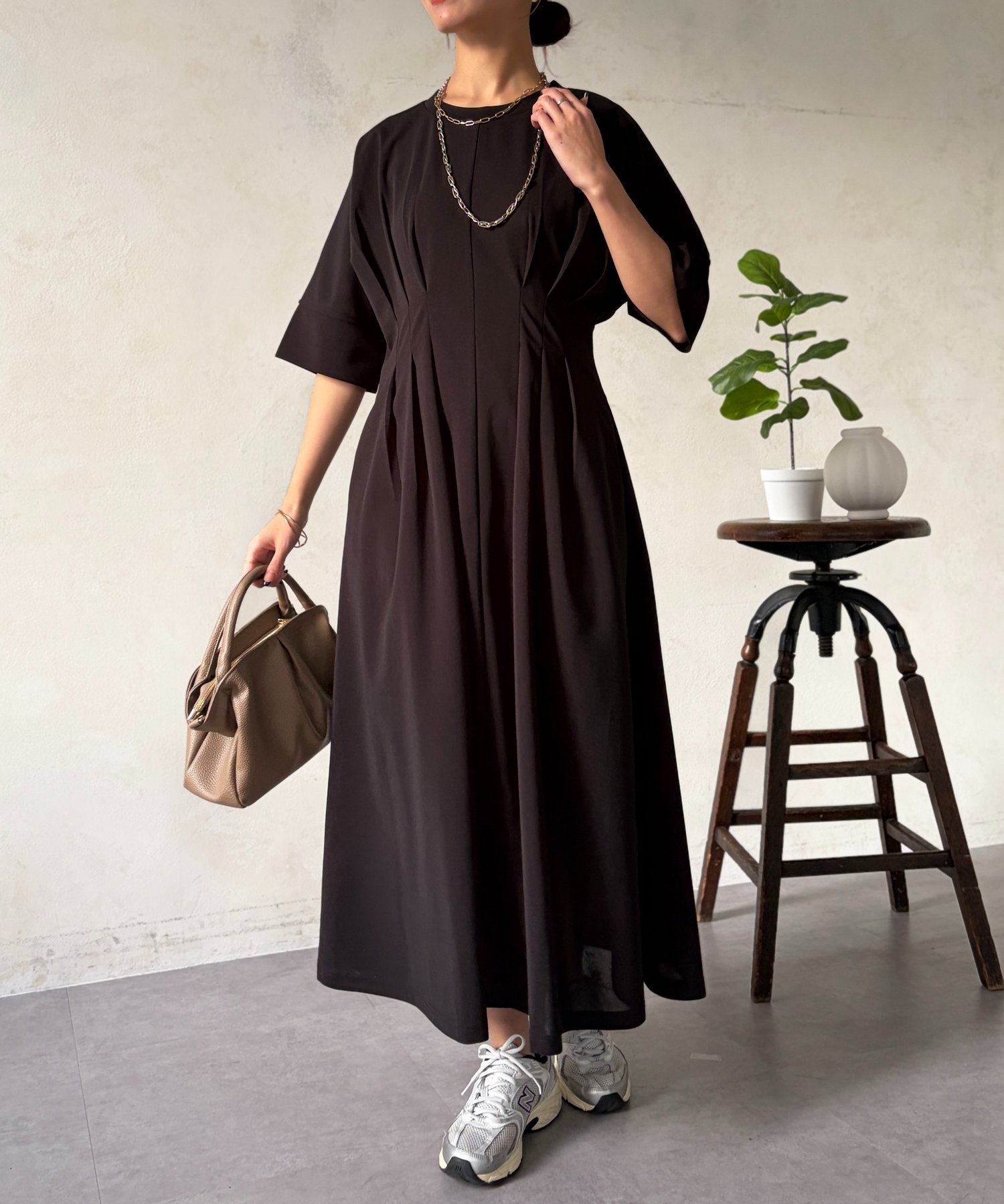 【シェトワ/Chez toi】のタックワンピース インテリア・キッズ・メンズ・レディースファッション・服の通販 founy(ファウニー) 　ファッション　Fashion　レディースファッション　Fashion for Women　ワンピース　Dresses　カーディガン　Cardigan, Knitwear　シンプル　Simple, Minimal　ネックレス　Necklace, Pendant Necklace　長袖　Long Sleeve, Full Sleeve　フレア　Flare, Flared　リラックス　Relax, Relaxed Fit　再入荷　Restock / Back in Stock　おすすめ　Recommended / Our Picks　エレガント 上品　Elegant　ブラック|ID: prp329100004974355 ipo3291000000037293463