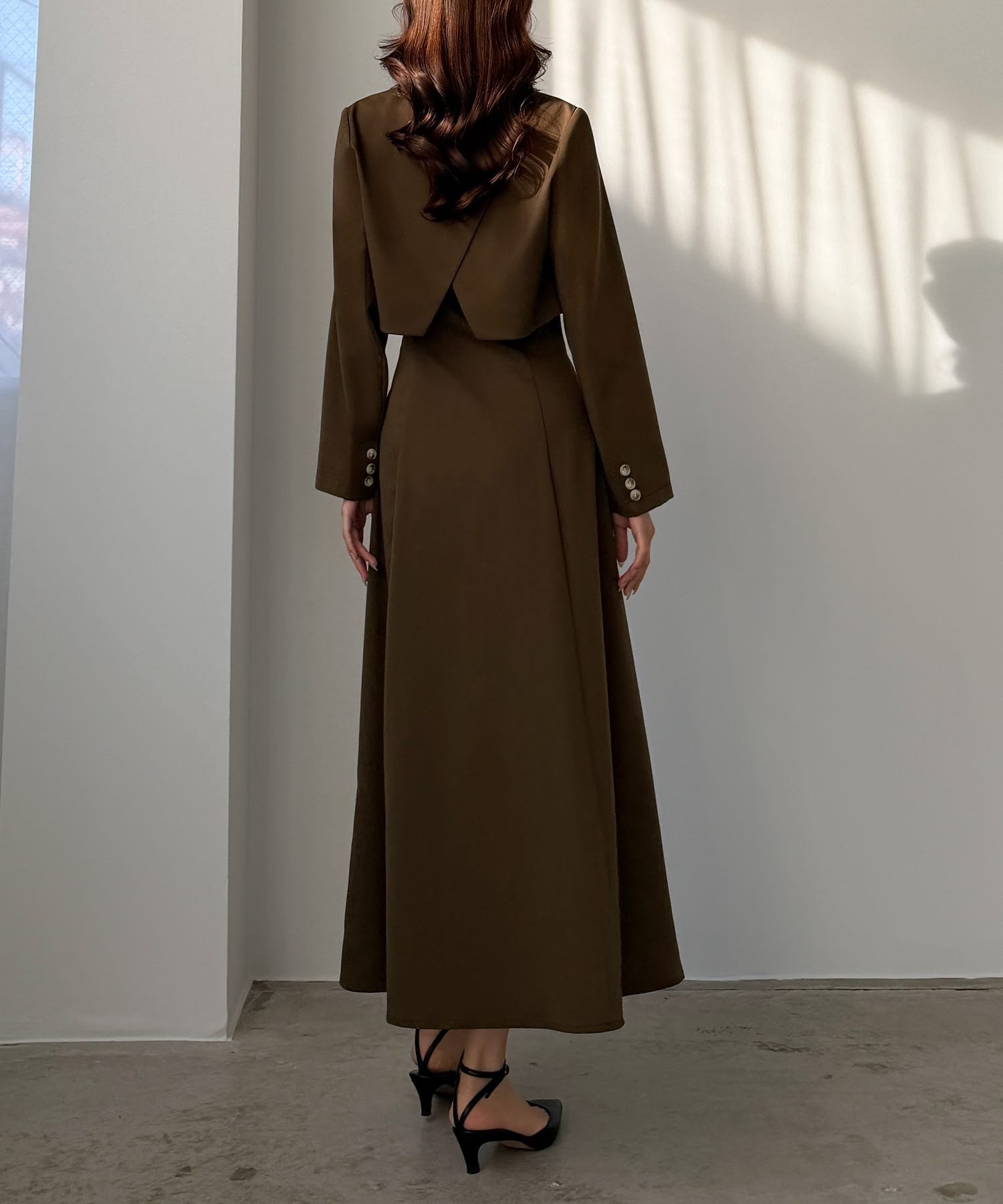 【ジュノア/JUNOAH】のLouere バックスリットショートジャケットsetキャミフレアワンピース インテリア・キッズ・メンズ・レディースファッション・服の通販 founy(ファウニー) 　ファッション　Fashion　レディースファッション　Fashion for Women　アウター　Coat / Outerwear Collection　レディースジャケット・軽アウター　Jackets　ジャケット　Jacket, Outerwear　ブラウン|ID: prp329100004974356 ipo3291000000037293466