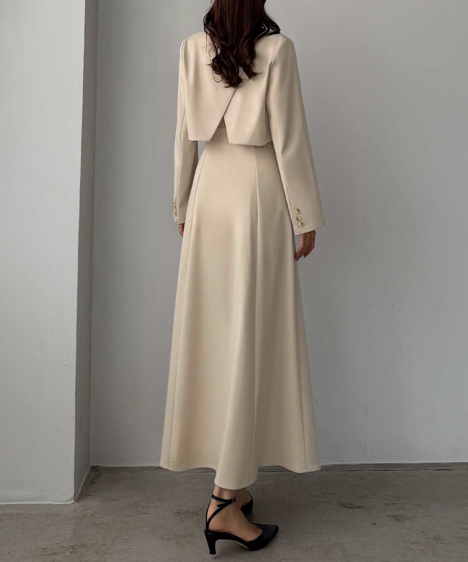 【ジュノア/JUNOAH】のLouere バックスリットショートジャケットsetキャミフレアワンピース インテリア・キッズ・メンズ・レディースファッション・服の通販 founy(ファウニー) 　ファッション　Fashion　レディースファッション　Fashion for Women　アウター　Coat / Outerwear Collection　レディースジャケット・軽アウター　Jackets　ジャケット　Jacket, Outerwear　アイボリー|ID: prp329100004974356 ipo3291000000037293469