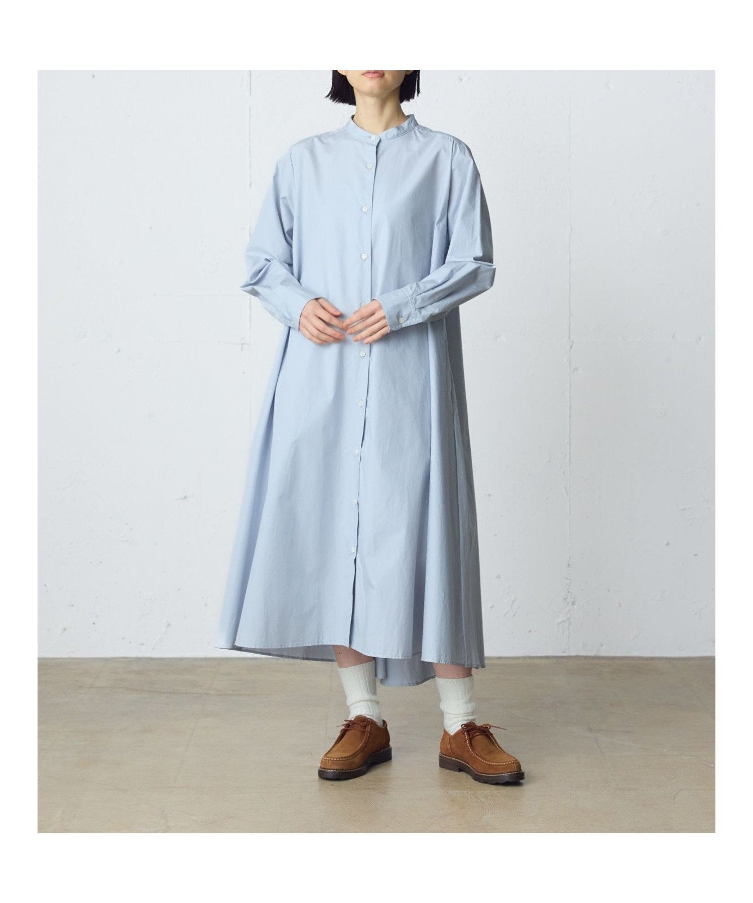 【マーコート/MARcourt】のMidiUmi Aラインバンドカラーシャツワンピース インテリア・キッズ・メンズ・レディースファッション・服の通販 founy(ファウニー) 　ファッション　Fashion　レディースファッション　Fashion for Women　ワンピース　Dresses　シャツワンピース / 1枚で着映えコーデ　Shirt Dresses　シンプル　Simple, Minimal　スニーカー　Sneakers, Trainers　タイプライター　Typewriter Fabric, Crisp Cotton　フロント　Front, Front Design　ポケット　Pocket, Pocket Detail　ロング　Long, Long-Length　今季　This Season, Current Season　再入荷　Restock / Back in Stock　定番　Standard, Basic Item　無地　Plain, Solid Color　長袖　Long Sleeve, Full Sleeve　サックス|ID: prp329100004974369 ipo3291000000037293516