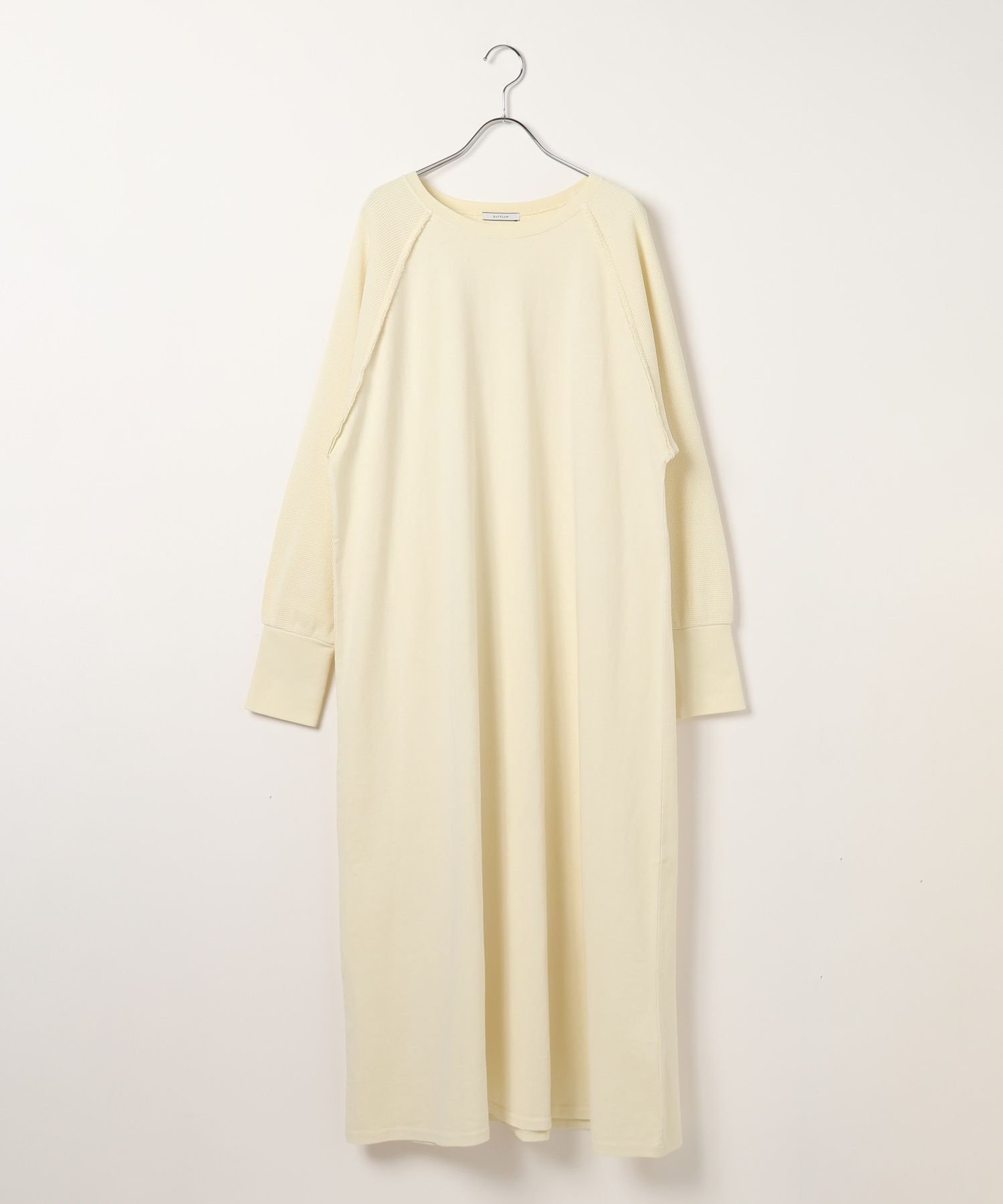 【ベイフロー/BAYFLOW】のWEB限定 カットワンピース インテリア・キッズ・メンズ・レディースファッション・服の通販 founy(ファウニー) 　ファッション　Fashion　レディースファッション　Fashion for Women　ワンピース　Dresses　おすすめ　Recommended / Our Picks　アクセサリー　Fashion Accessories　カットソー　Cut and Sewn Top　シンプル　Simple, Minimal　スニーカー　Sneakers, Trainers　スリーブ　Sleeve, Long Sleeve / Short Sleeve　デニム　Denim, Jeans Material　ワッフル　Waffle, Waffle Knit　オフホワイト11|ID: prp329100004974388 ipo3291000000037293584