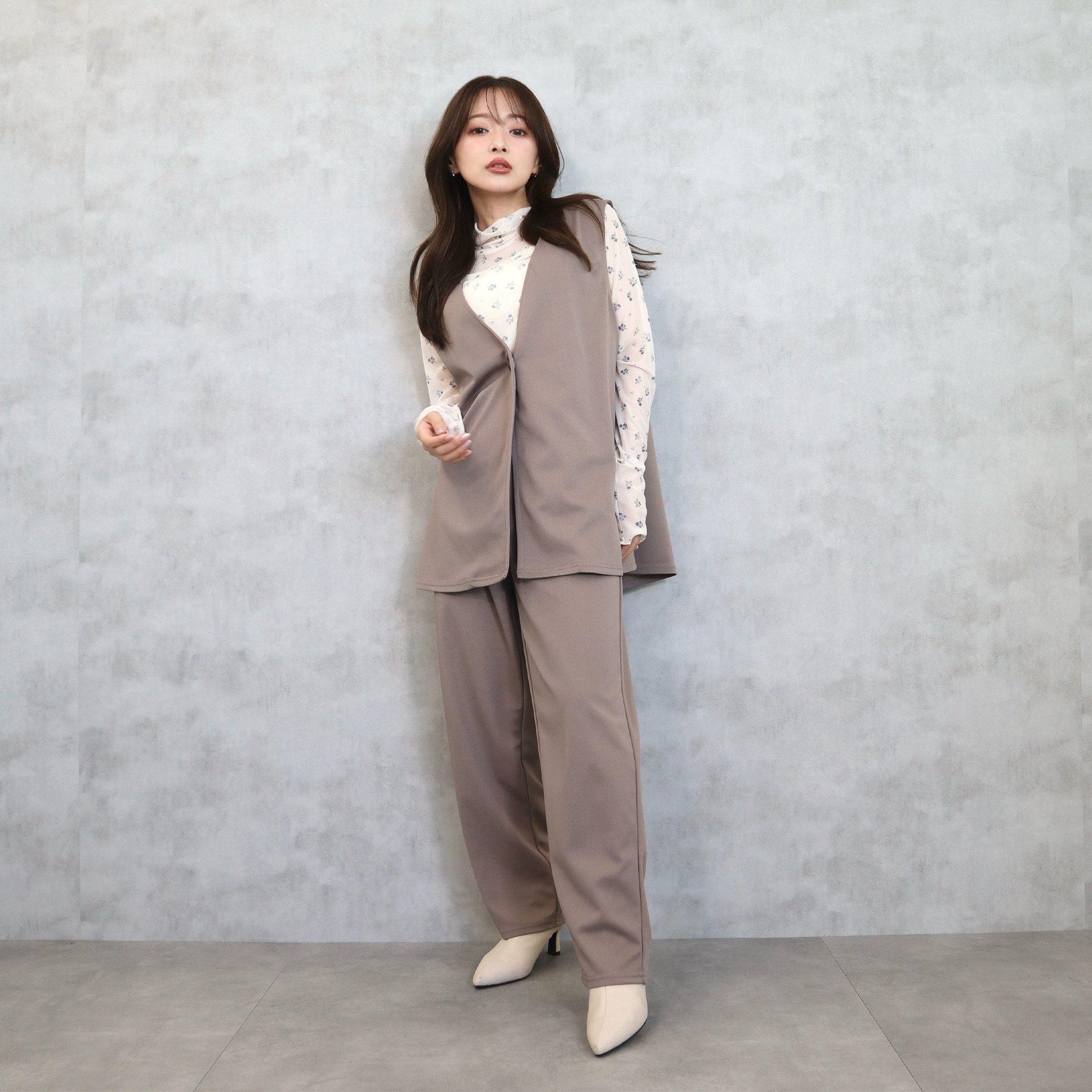 【セシルマクビー/CECIL McBEE】のカットツイルベストxパンツ セットアップ インテリア・キッズ・メンズ・レディースファッション・服の通販 founy(ファウニー) 　ファッション　Fashion　レディースファッション　Fashion for Women　アウター　Coat / Outerwear Collection　セットアップ　Matching Sets　レディースパンツ・ボトムス　Pants & Trousers / Bottoms　セットアップ　Set-Up, Coordinated Outfit　フレア　Flare, Flared　エレガント 上品　Elegant　切替　Switching, Contrast Panel　モカ|ID: prp329100004974516 ipo3291000000037294018