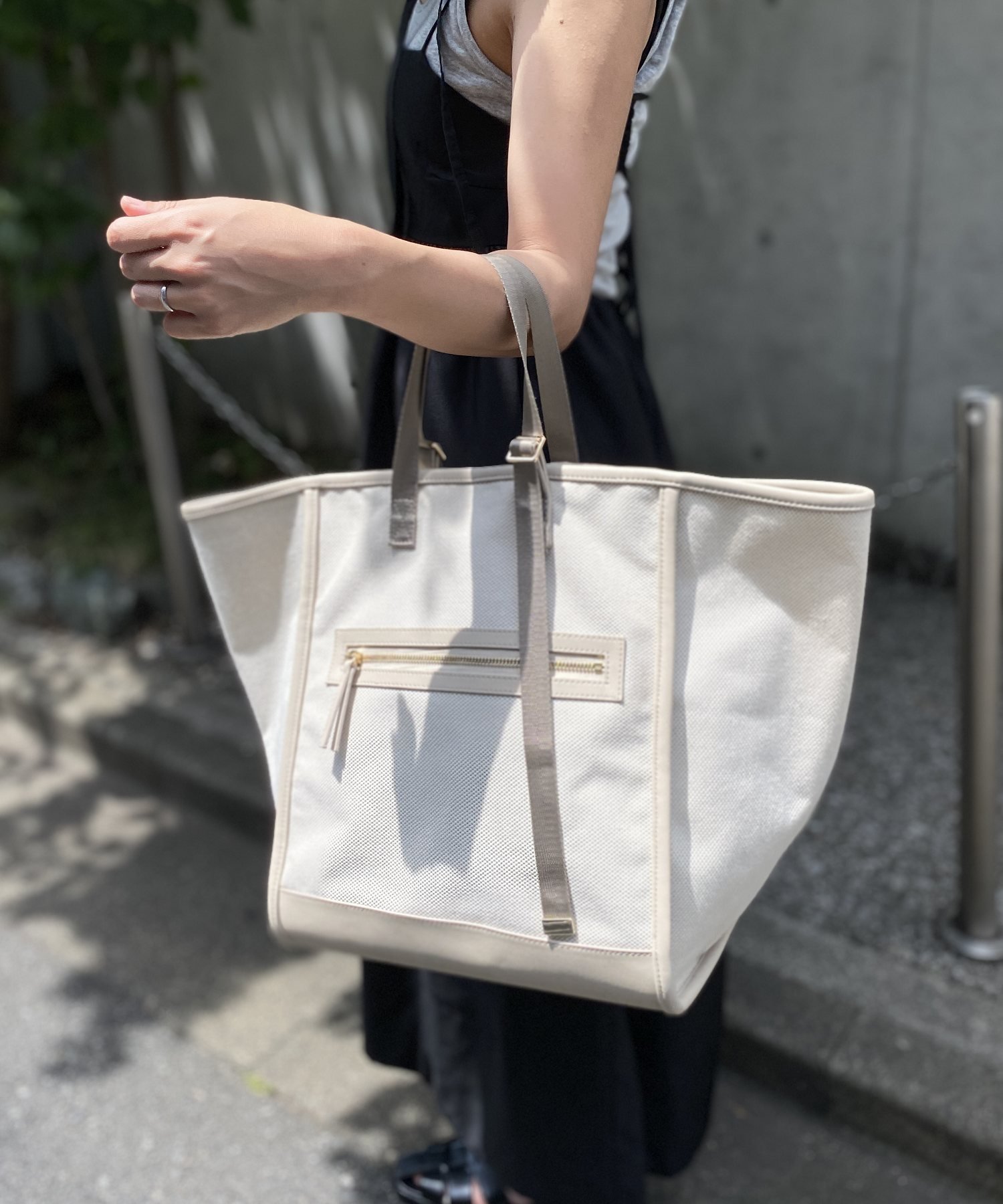 【スーパーサンクスボックス/SUPERTHANKS BOX / KIDS】のバイカラーキャンバスマザーズバッグ インテリア・キッズ・メンズ・レディースファッション・服の通販 founy(ファウニー) 　ファッション　Fashion　キッズファッション　Fashion for Kids　キャンバス　Canvas, Canvas Fabric　軽量　Lightweight, Ultra Light　スマート　Smart, Elegant　財布　Wallet, Purse　手帳　Planner, Notebook　フロント　Front, Front Design　ポケット　Pocket, Pocket Detail　おすすめ　Recommended / Our Picks　エレガント 上品　Elegant　ビジネス 仕事 通勤　Business / Work / Commuting　NATURAL/BEIGE|ID: prp329100004974656 ipo3291000000037294772