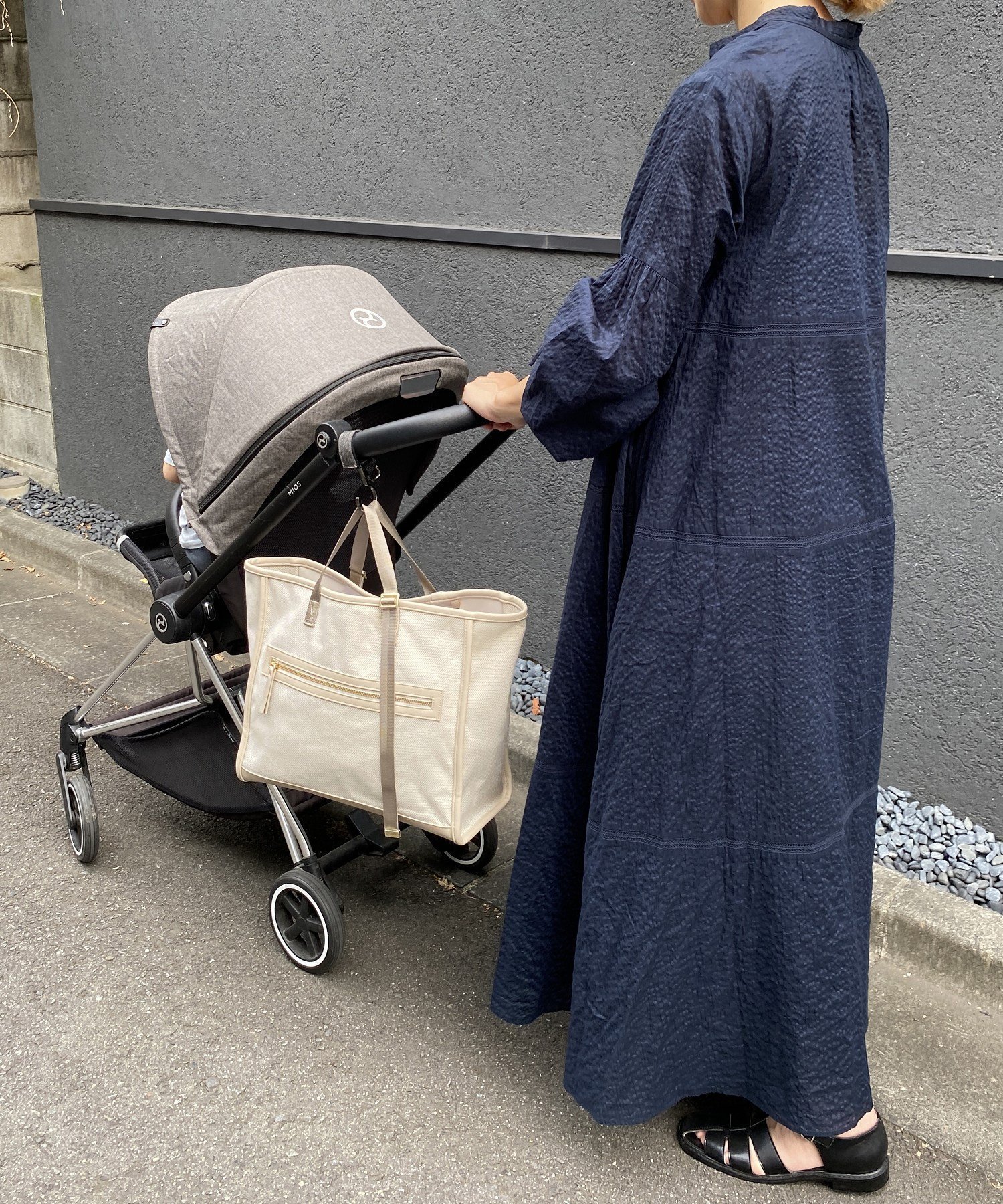 【スーパーサンクスボックス/SUPERTHANKS BOX / KIDS】のバイカラーキャンバスマザーズバッグ インテリア・キッズ・メンズ・レディースファッション・服の通販 founy(ファウニー) 　ファッション　Fashion　キッズファッション　Fashion for Kids　キャンバス　Canvas, Canvas Fabric　軽量　Lightweight, Ultra Light　スマート　Smart, Elegant　財布　Wallet, Purse　手帳　Planner, Notebook　フロント　Front, Front Design　ポケット　Pocket, Pocket Detail　おすすめ　Recommended / Our Picks　エレガント 上品　Elegant　ビジネス 仕事 通勤　Business / Work / Commuting　NATURAL/BEIGE|ID: prp329100004974657 ipo3291000000037294777