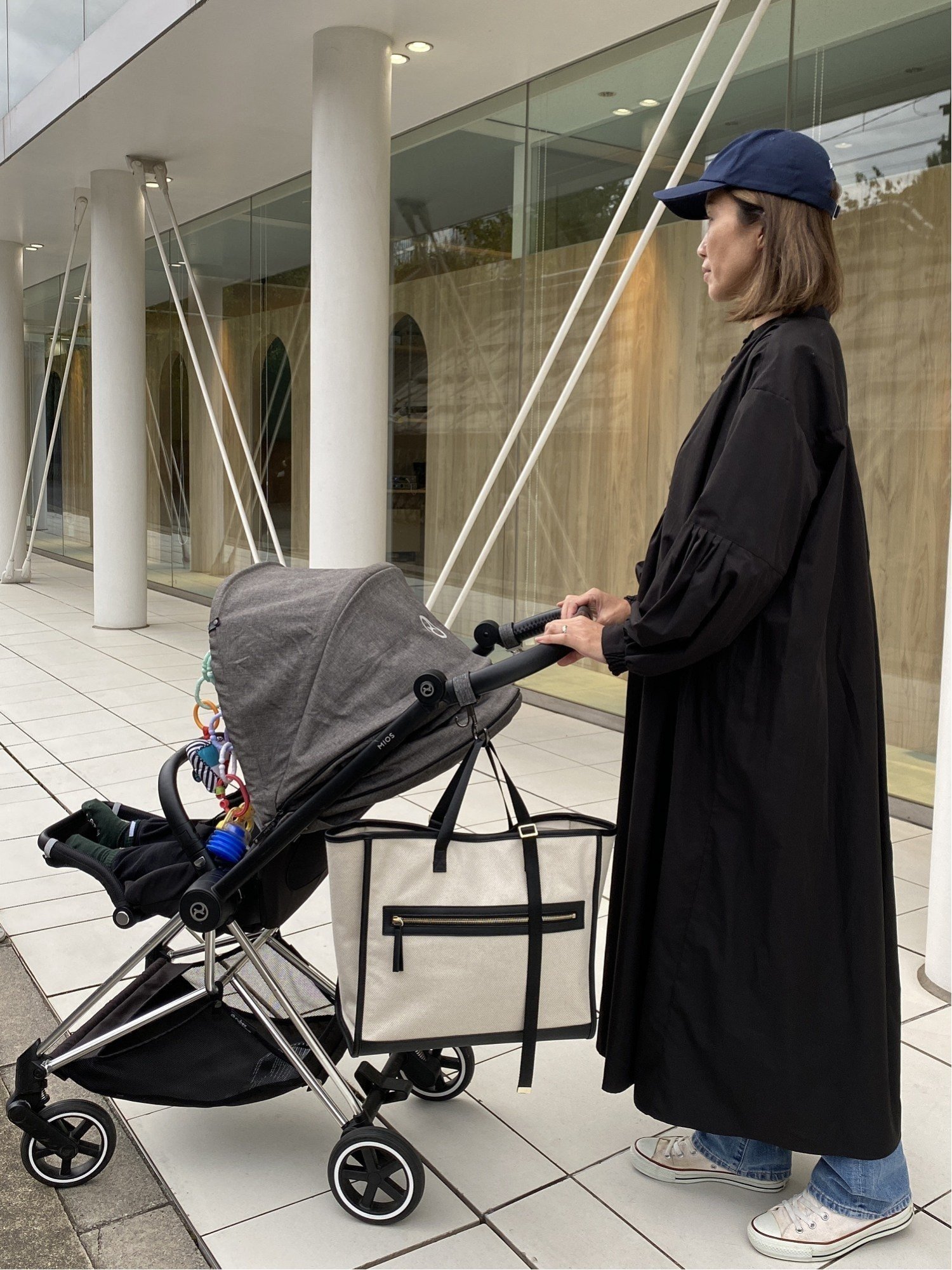 【スーパーサンクスボックス/SUPERTHANKS BOX / KIDS】のバイカラーキャンバスマザーズバッグ インテリア・キッズ・メンズ・レディースファッション・服の通販 founy(ファウニー) 　ファッション　Fashion　キッズファッション　Fashion for Kids　キャンバス　Canvas, Canvas Fabric　軽量　Lightweight, Ultra Light　スマート　Smart, Elegant　財布　Wallet, Purse　手帳　Planner, Notebook　フロント　Front, Front Design　ポケット　Pocket, Pocket Detail　おすすめ　Recommended / Our Picks　エレガント 上品　Elegant　ビジネス 仕事 通勤　Business / Work / Commuting　NATURAL/BLACK|ID: prp329100004974657 ipo3291000000037294778