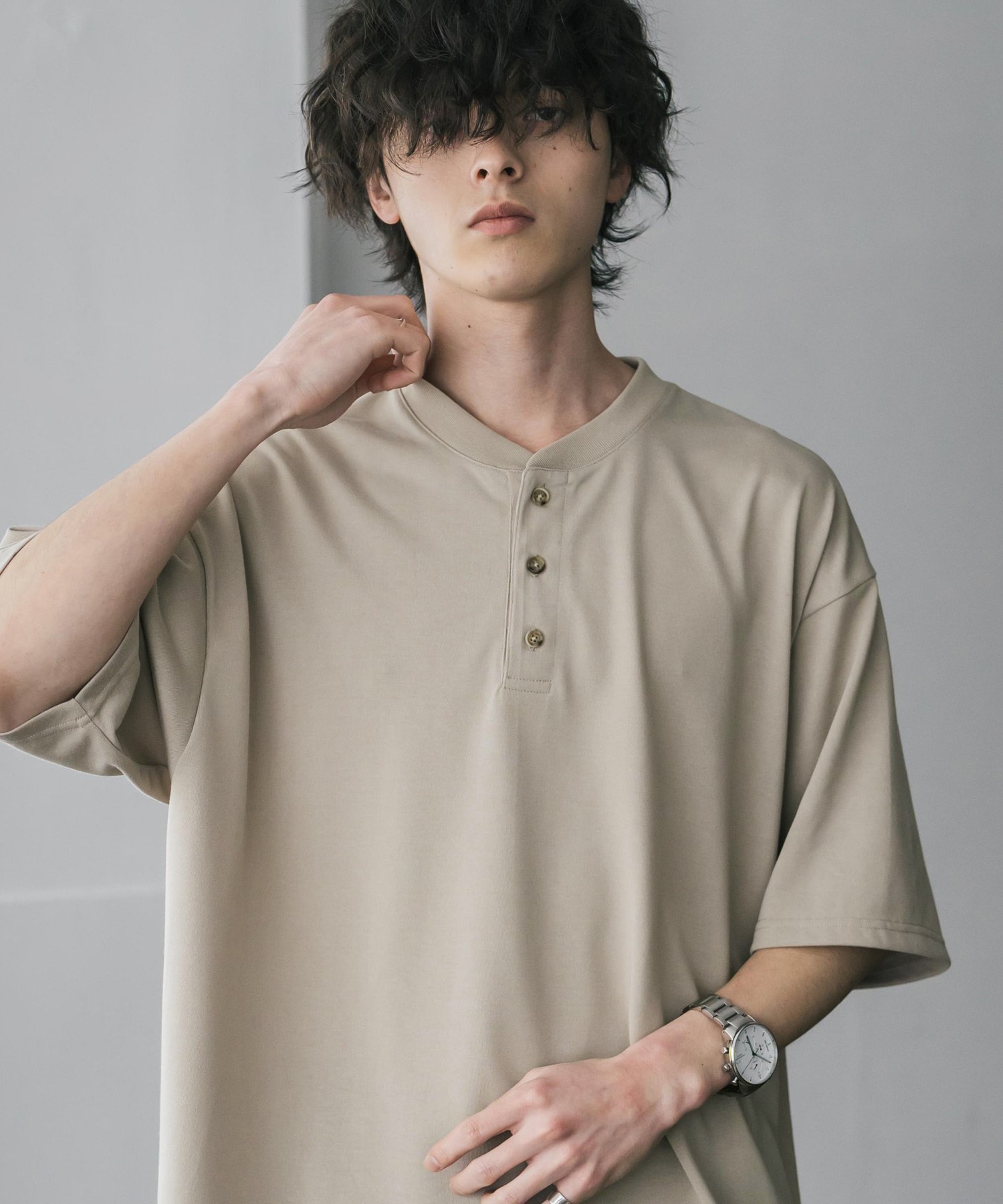 【ロッキーモンロー/Rocky Monroe】のAIR TEC+ 接触冷感・遮熱・UVカット 多機能ヘンリーネック半袖Tシャツ インテリア・キッズ・メンズ・レディースファッション・服の通販 founy(ファウニー) 　ファッション　Fashion　レディースファッション　Fashion for Women　トップス・カットソー　Cut & Sew Tops　シャツ・ブラウス・オフィスカジュアル　Elegant Blouses & Button-Ups　ロングTシャツ・Tシャツ　Longline T-Shirts & Tees　アウトドア　Outdoor Clothing　ウッド　Wooden Design　カットソー　Cut and Sewn Top　吸水　Absorbent, Quick-Dry　シンプル　Simple, Minimal　トレンド　Trend, Trending Now　バランス　Balance, Style Balance　ブロック　Block, Solid Block Pattern　半袖　Short Sleeve, Half Sleeve　ワイド　Wide, Wide Fit　再入荷　Restock / Back in Stock　夏　Summer　グレージュ|ID: prp329100004974842 ipo3291000000037295516