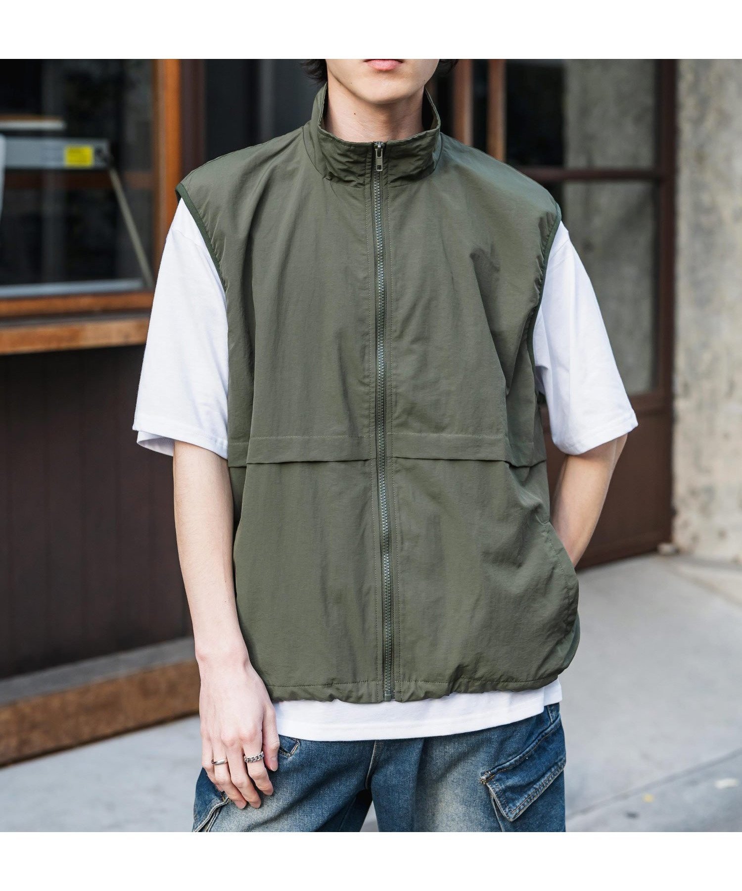 【ロッキーモンロー/Rocky Monroe】の裏メッシュスタンドネック前開きナイロンベスト インテリア・キッズ・メンズ・レディースファッション・服の通販 founy(ファウニー) 　ファッション　Fashion　レディースファッション　Fashion for Women　アウター　Coat / Outerwear Collection　トップス・カットソー　Cut & Sew Tops　ベスト&ジレ / 重ね着スタイル　Vests & Gilets　アウトドア　Outdoor Clothing　軽量　Lightweight, Ultra Light　シンプル　Simple, Minimal　ジップ　Zip, Zipper　スタンド　Stand Collar, Upright Stand　ドローコード　Drawcord, Drawstring Cord　パイピング　Piping, Trim Design　ベスト　Vest, Waistcoat　ベーシック　Basic, Essential　メッシュ　Mesh, Net Fabric　メンズ　Men's, Menswear　おすすめ　Recommended / Our Picks　カーキ|ID: prp329100004974865 ipo3291000000037295621