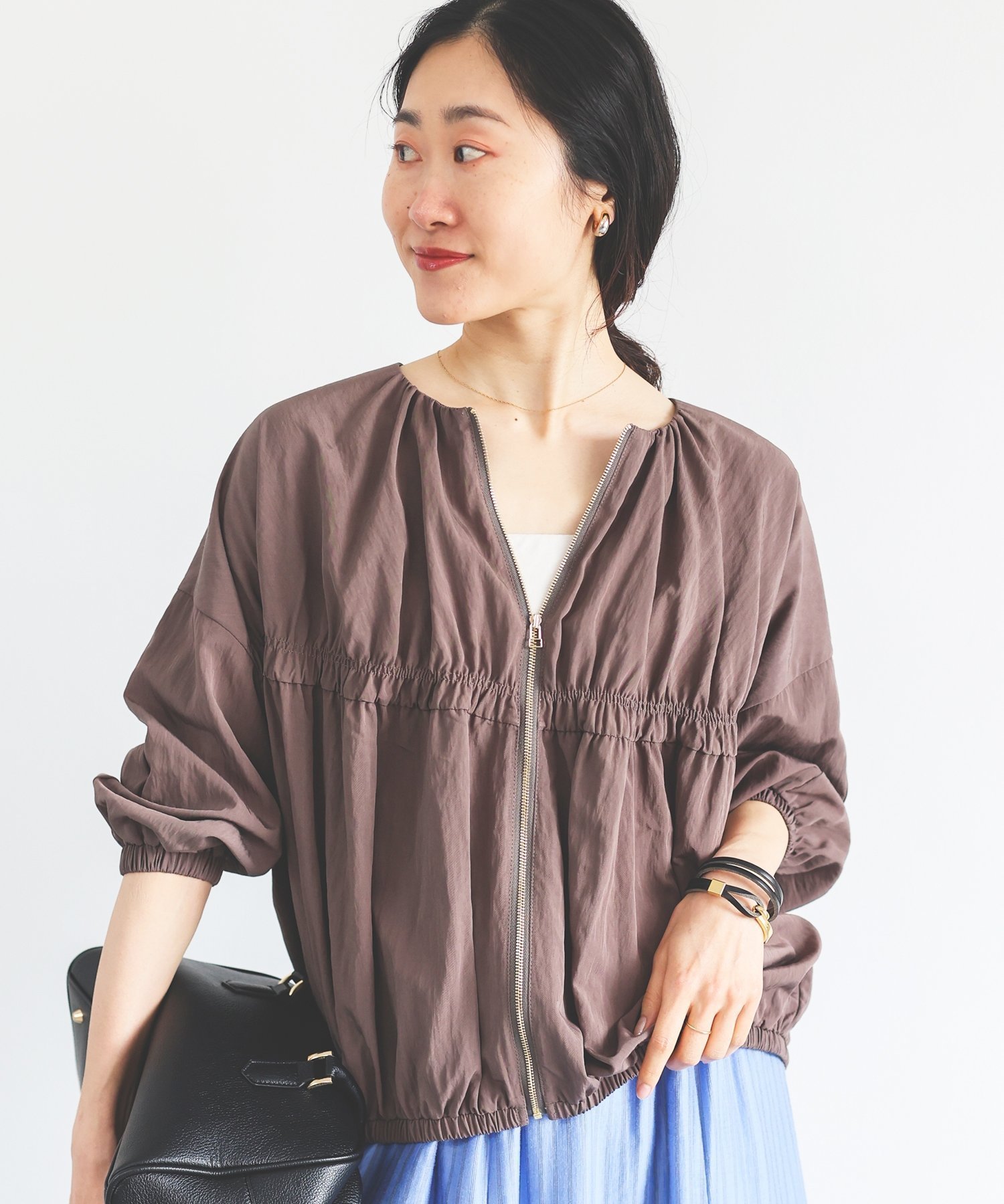 【ルクールブラン/le.coeur blanc】のギャザーキリカエブルゾン インテリア・キッズ・メンズ・レディースファッション・服の通販 founy(ファウニー) 　ファッション　Fashion　レディースファッション　Fashion for Women　アウター　Coat / Outerwear Collection　ブルゾンジャケット・スポーティアウター　Blouson Jackets　ギャザー　Gathered, Ruffled　フロント　Front, Front Design　ブルゾン　Blouson, Bomber Jacket　エレガント 上品　Elegant　軽量　Lightweight, Ultra Light　モカ|ID: prp329100004975009 ipo3291000000037296109