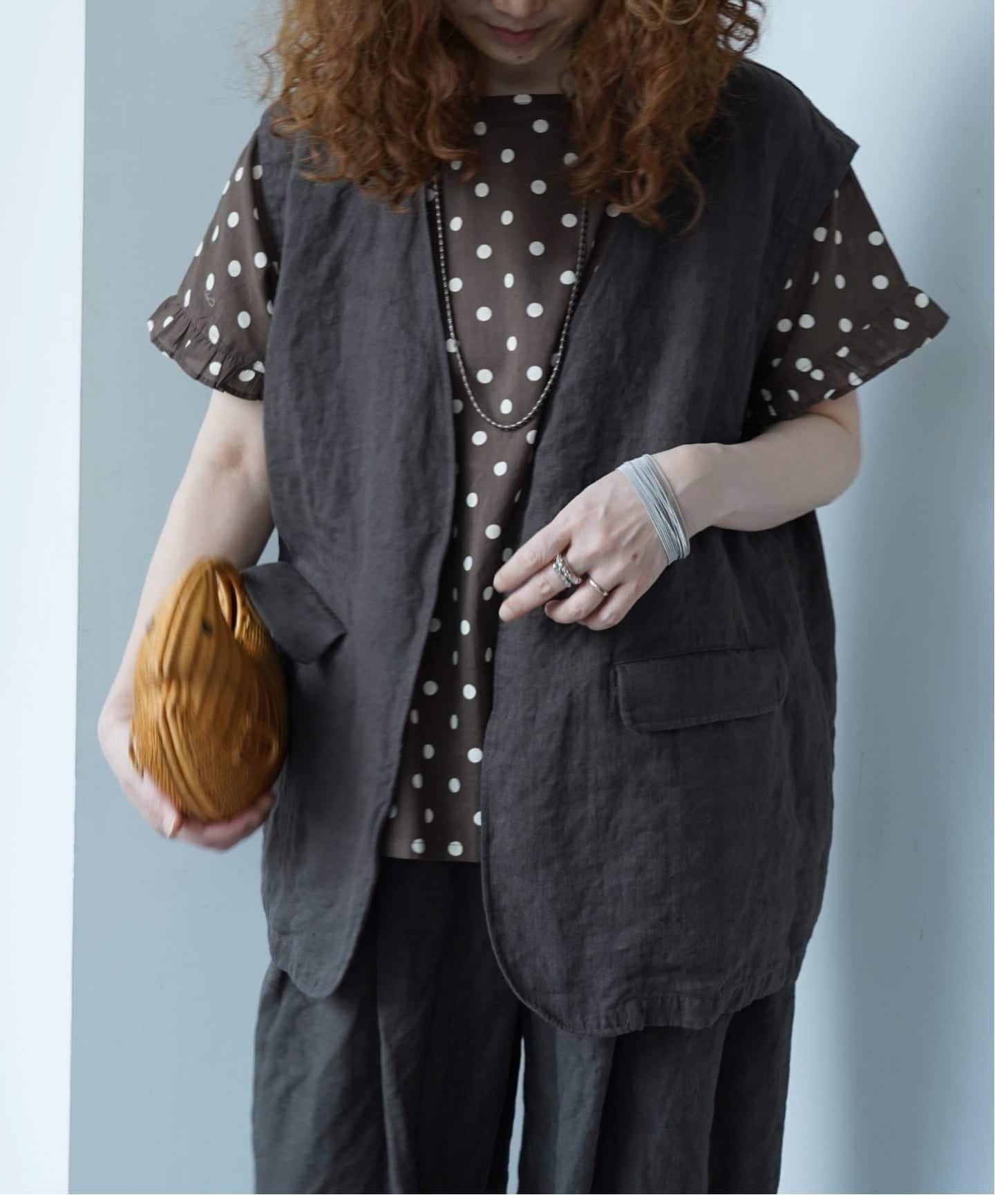 【ジャーナルスタンダード ラックス/journal standard luxe】のリネンヘリンボン ベスト インテリア・キッズ・メンズ・レディースファッション・服の通販 founy(ファウニー) 　ファッション　Fashion　レディースファッション　Fashion for Women　アウター　Coat / Outerwear Collection　トップス・カットソー　Cut & Sew Tops　ベスト&ジレ / 重ね着スタイル　Vests & Gilets　2026年　2026　2026春夏・S/S　Spring/Summer 2026 SS26　シンプル　Simple, Minimal　スマート　Smart, Elegant　フラップ　Flap, Flap Pocket　ベスト　Vest, Waistcoat　ポケット　Pocket, Pocket Detail　リネン　Linen, Linen Fabric　ワッシャー　Washer, Crinkled Finish　ブラウン|ID: prp329100004975147 ipo3291000000037296646
