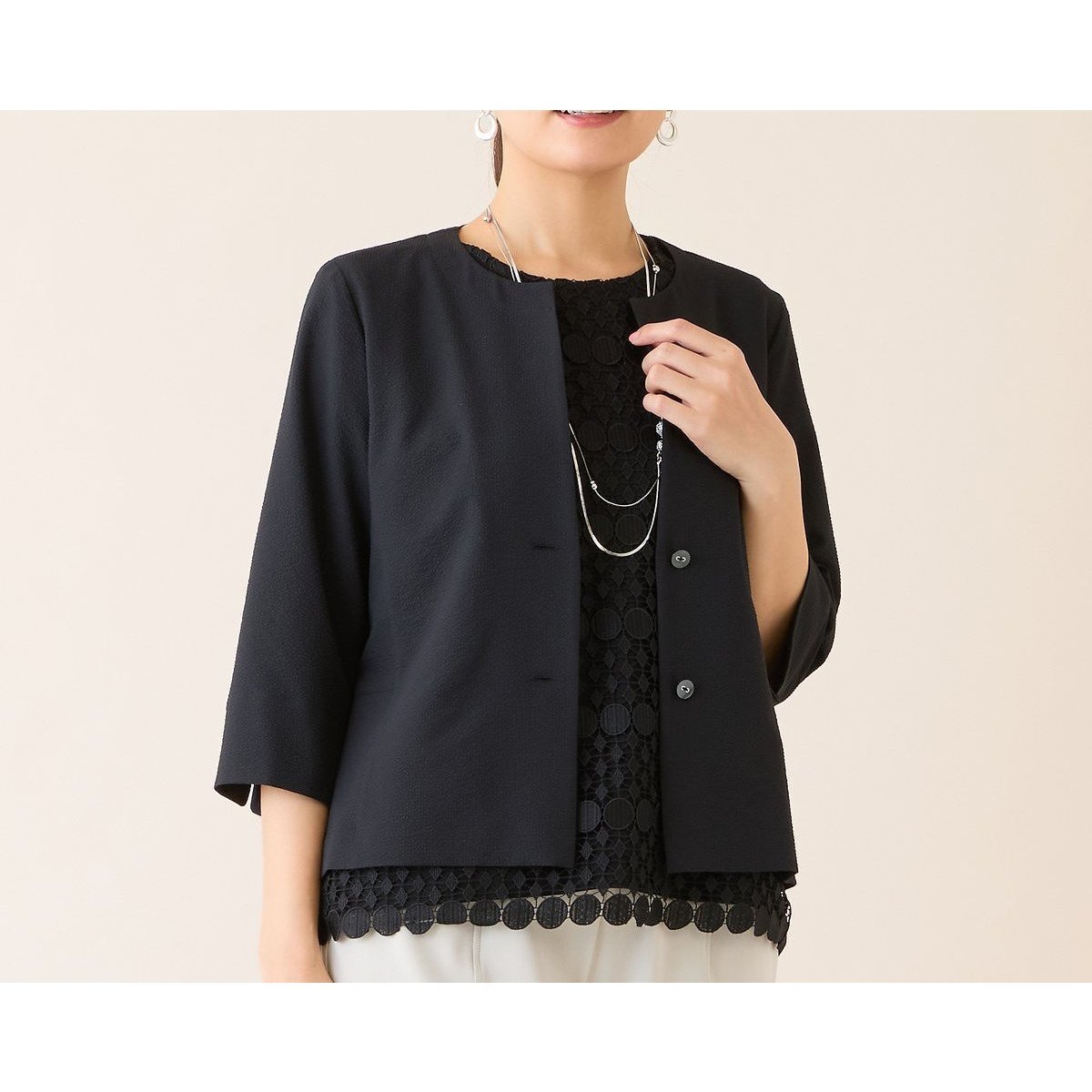 【ロブジェ/LOBJIE】の【洗える】キーネックジャケット インテリア・キッズ・メンズ・レディースファッション・服の通販 founy(ファウニー) 　ファッション　Fashion　レディースファッション　Fashion for Women　アウター　Coat / Outerwear Collection　レディースジャケット・軽アウター　Jackets　おすすめ　Recommended / Our Picks　コンパクト　Compact, Small Size　サッカー　Seersucker, Summer Fabric　サマー　Summer, Summer Style　ジャケット　Jacket, Outerwear　トレンド　Trend, Trending Now　ボトム　Bottoms, Lower Wear　モノトーン　Monotone, Black and White　夏　Summer　洗える　Machine Washable　ブラック|ID: prp329100004975189 ipo3291000000037296790