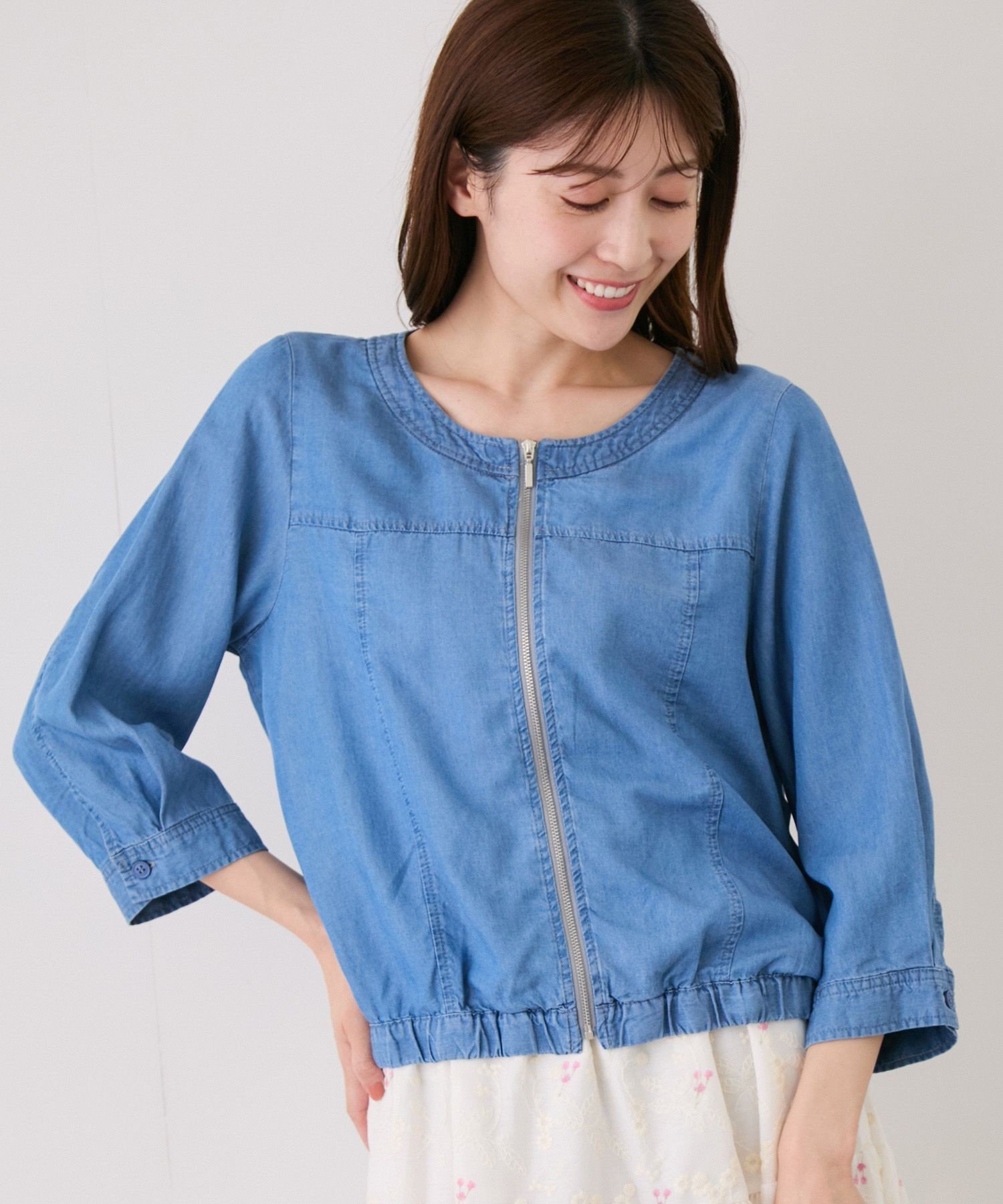 【ジャイロ/JAYRO】のノーカラーデニムライクブルゾン インテリア・キッズ・メンズ・レディースファッション・服の通販 founy(ファウニー) 　ファッション　Fashion　レディースファッション　Fashion for Women　アウター　Coat / Outerwear Collection　ブルゾンジャケット・スポーティアウター　Blouson Jackets　インナー　Innerwear　春　Spring　カットソー　Cut and Sewn Top　コンパクト　Compact, Small Size　吸水　Absorbent, Quick-Dry　デニム　Denim, Jeans Material　バランス　Balance, Style Balance　フレア　Flare, Flared　ブルゾン　Blouson, Bomber Jacket　ポケット　Pocket, Pocket Detail　ワイド　Wide, Wide Fit　S/S・春夏　SS, Spring/Summer, Warm Season　夏　Summer　ブルー(44)|ID: prp329100004975221 ipo3291000000037296901