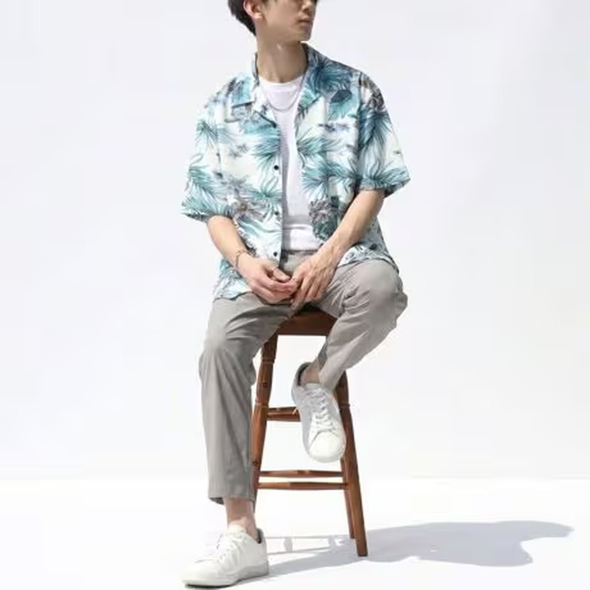 【サロン ハミュー/salong hameu】のアロハシャツ メンズ レーヨン ユニセックス 柄シャツ オープンカラー オーバーサイズ レディース ユニセックス インテリア・キッズ・メンズ・レディースファッション・服の通販 founy(ファウニー) 　ファッション　Fashion　レディースファッション　Fashion for Women　トップス・カットソー　Cut & Sew Tops　シャツ・ブラウス・オフィスカジュアル　Elegant Blouses & Button-Ups　インナー　Innerwear　オックス　Oxford Fabric　ヴィンテージ　Vintage Style　カラフル　Colorful Design　カーディガン　Cardigan, Knitwear　キャップ　Cap, Baseball Cap　サンダル　Sandals, Summer Shoes　シアー　Sheer, See-Through　シフォン　Chiffon, Lightweight Fabric　ショルダー　Shoulder, Shoulder Strap　ショーツ　Shorts, Short Pants　ショート　Short, Short Length　ジーンズ　Jeans, Denim Pants　ストライプ　Stripe, Striped Pattern　スニーカー　Sneakers, Trainers　タンク　Tank Top, Sleeveless Top　デニム　Denim, Jeans Material　トレンド　Trend, Trending Now　ドレープ　Drape, Draping Fabric　定番　Standard, Basic Item　ノースリーブ　Sleeveless, No-Sleeve　ハーフ　Half, Half-Length　パーカー　Hoodie, Parka　フレア　Flare, Flared　ブロード　Broadcloth, Fine Cotton　ボタニカル　Botanical, Floral Pattern　ホワイト系その他4|ID: prp329100004975310 ipo3291000000037297336