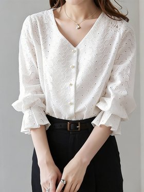 【ドゥーベル/Doux Belle】のVネックレースブラウス レディース トップス 大人の最旬トレンドファッション＆コーディネート founy(ファウニー) ファッション Fashion レディースファッション Fashion for Women トップス・カットソー Cut & Sew Tops シャツ・ブラウス・オフィスカジュアル Elegant Blouses & Button-Ups Vネックトップス V-Neck Tops / V-Cut Neckline Shirts ギャザー Gathered, Ruffled パール Pearl, Pearl Accent フリル Frill, Ruffle フロント Front, Front Design ラウンド Round, Round Neck レース Lace, Lace Fabric エレガント 上品 Elegant 春 Spring 秋 Autumn 長袖 Long Sleeve, Full Sleeve |ID:prp329100004975324