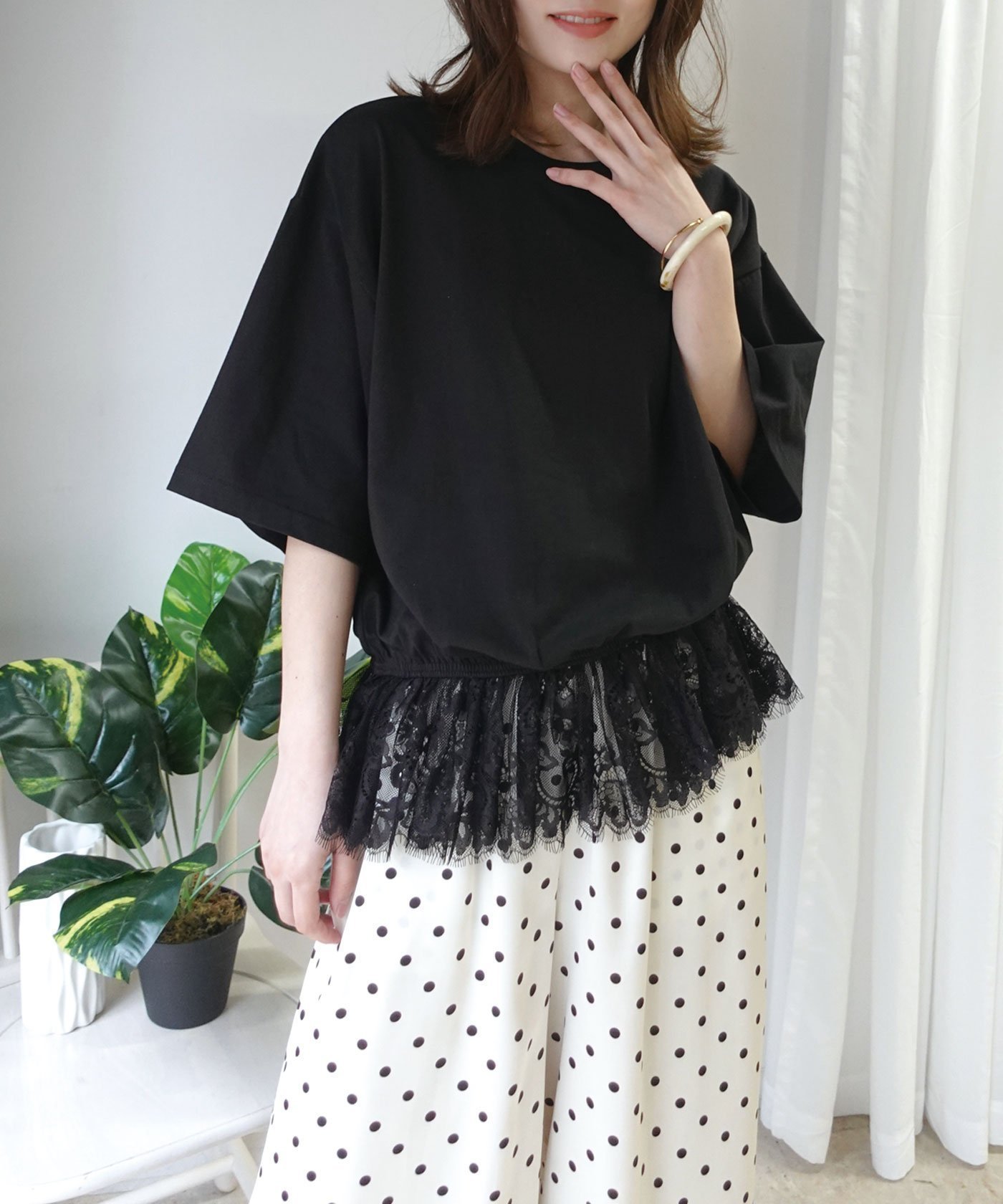【コーナーズ/CORNERS】の【機能素材】裾レースTシャツ【接触冷感】【UV加工】【吸水速乾】 インテリア・キッズ・メンズ・レディースファッション・服の通販 founy(ファウニー) 　ファッション　Fashion　レディースファッション　Fashion for Women　トップス・カットソー　Cut & Sew Tops　シャツ・ブラウス・オフィスカジュアル　Elegant Blouses & Button-Ups　ロングTシャツ・Tシャツ　Longline T-Shirts & Tees　吸水　Absorbent, Quick-Dry　レース　Lace, Lace Fabric　エレガント 上品　Elegant　ブラック|ID: prp329100004975386 ipo3291000000037297697