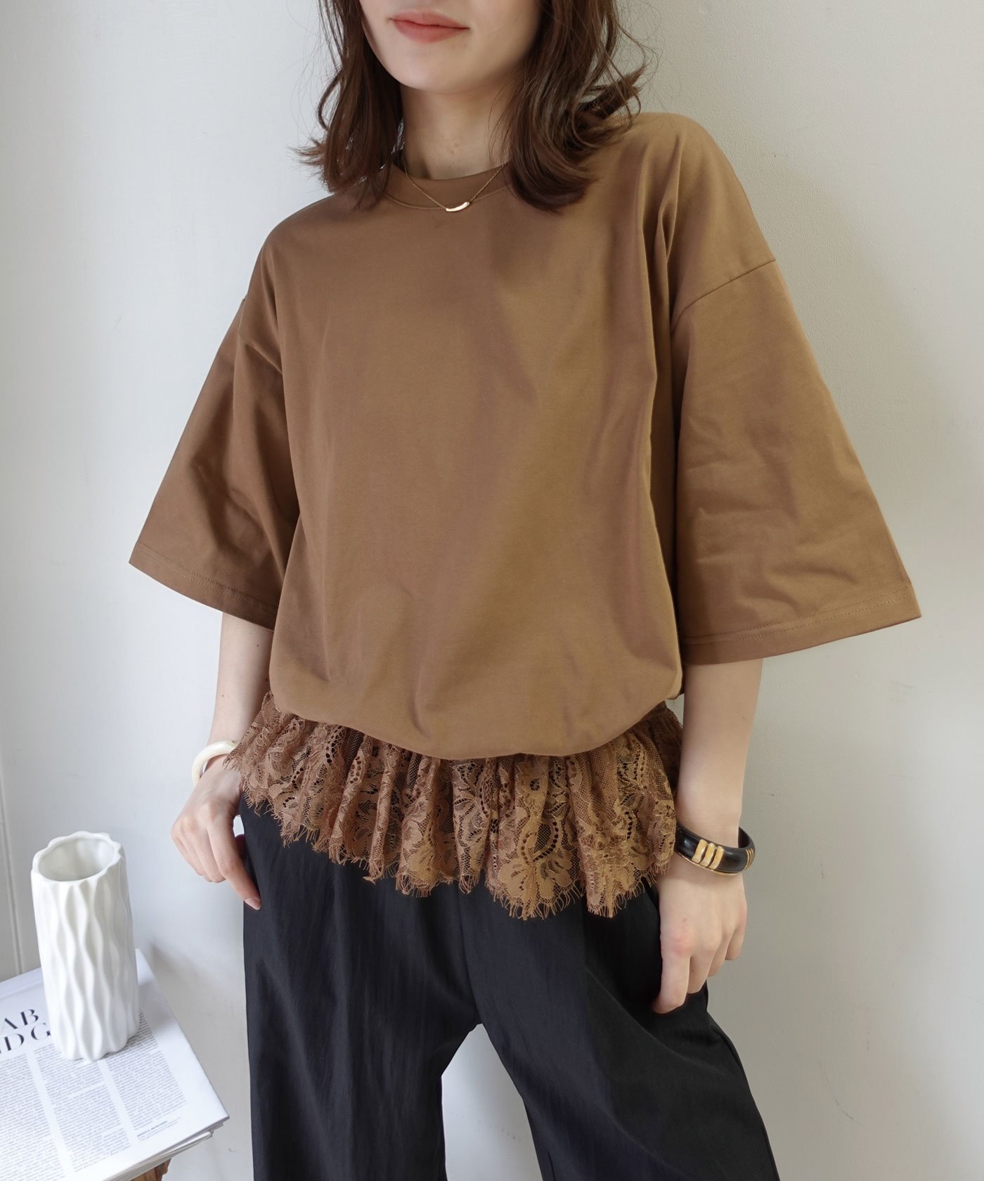 【コーナーズ/CORNERS】の【機能素材】裾レースTシャツ【接触冷感】【UV加工】【吸水速乾】 インテリア・キッズ・メンズ・レディースファッション・服の通販 founy(ファウニー) 　ファッション　Fashion　レディースファッション　Fashion for Women　トップス・カットソー　Cut & Sew Tops　シャツ・ブラウス・オフィスカジュアル　Elegant Blouses & Button-Ups　ロングTシャツ・Tシャツ　Longline T-Shirts & Tees　吸水　Absorbent, Quick-Dry　レース　Lace, Lace Fabric　エレガント 上品　Elegant　キャメル|ID: prp329100004975386 ipo3291000000037297699
