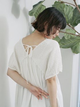 【サマンサモスモス/Samansa Mos2】の◎【接触冷感】シャーリングVネックプルオーバー 大人の最旬トレンドファッション＆コーディネート founy(ファウニー) ファッション Fashion レディースファッション Fashion for Women トップス・カットソー Cut & Sew Tops カジュアルプルオーバー・ニットトップス Pullovers & Knit Tops / Casual Pullovers Vネックトップス V-Neck Tops / V-Cut Neckline Shirts シャーリング Shirring, Ruched フォルム Silhouette, Form ヨーク Yoke, Yoke Design リボン Ribbon, Bow |ID:prp329100004975399