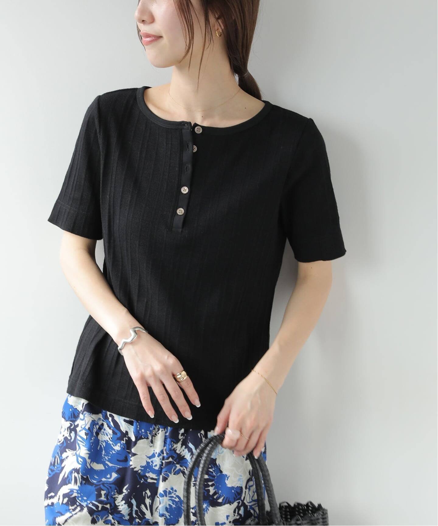 【ジャーナルスタンダード レリューム/JOURNAL STANDARD relume】のヘンリーネックランダムリブTシャツ インテリア・キッズ・メンズ・レディースファッション・服の通販 founy(ファウニー) 　ファッション　Fashion　レディースファッション　Fashion for Women　トップス・カットソー　Cut & Sew Tops　シャツ・ブラウス・オフィスカジュアル　Elegant Blouses & Button-Ups　ロングTシャツ・Tシャツ　Longline T-Shirts & Tees　2026年　2026　2026春夏・S/S　Spring/Summer 2026 SS26　夏　Summer　ブラック|ID: prp329100004975403 ipo3291000000037297763