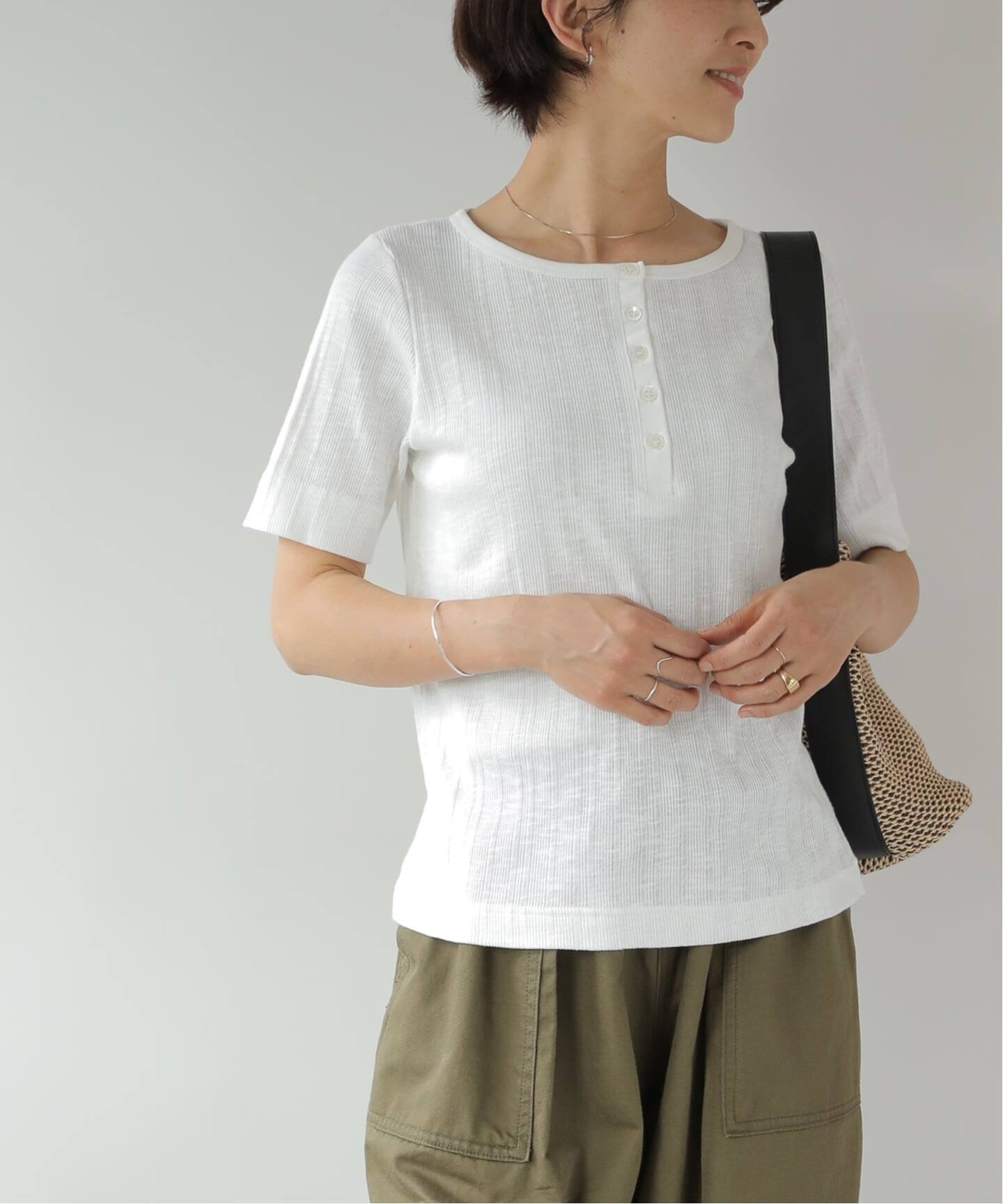 【ジャーナルスタンダード レリューム/JOURNAL STANDARD relume】のヘンリーネックランダムリブTシャツ インテリア・キッズ・メンズ・レディースファッション・服の通販 founy(ファウニー) 　ファッション　Fashion　レディースファッション　Fashion for Women　トップス・カットソー　Cut & Sew Tops　シャツ・ブラウス・オフィスカジュアル　Elegant Blouses & Button-Ups　ロングTシャツ・Tシャツ　Longline T-Shirts & Tees　2026年　2026　2026春夏・S/S　Spring/Summer 2026 SS26　夏　Summer　ホワイト|ID: prp329100004975403 ipo3291000000037297764