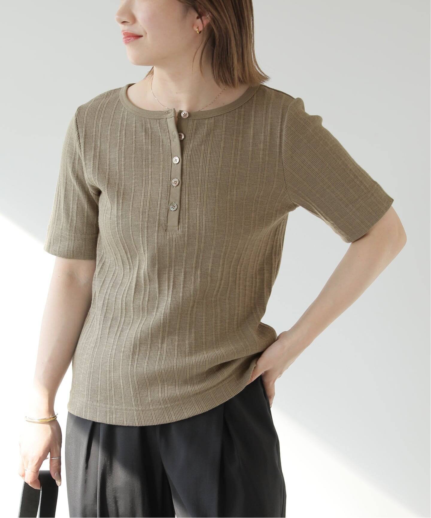 【ジャーナルスタンダード レリューム/JOURNAL STANDARD relume】のヘンリーネックランダムリブTシャツ インテリア・キッズ・メンズ・レディースファッション・服の通販 founy(ファウニー) 　ファッション　Fashion　レディースファッション　Fashion for Women　トップス・カットソー　Cut & Sew Tops　シャツ・ブラウス・オフィスカジュアル　Elegant Blouses & Button-Ups　ロングTシャツ・Tシャツ　Longline T-Shirts & Tees　2026年　2026　2026春夏・S/S　Spring/Summer 2026 SS26　夏　Summer　カーキ|ID: prp329100004975403 ipo3291000000037297765