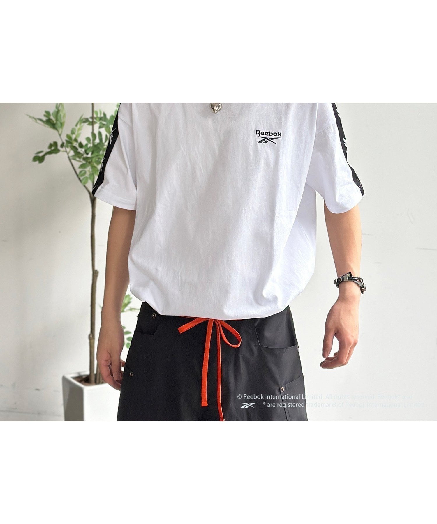 【シーピーシーエム/CPCM】の【Reebok】肩ラインT インテリア・キッズ・メンズ・レディースファッション・服の通販 founy(ファウニー) 　ファッション　Fashion　レディースファッション　Fashion for Women　アクセサリー　Fashion Accessories　カーゴパンツ　Cargo Pants, Utility Pants　キャップ　Cap, Baseball Cap　シューズ　Shoes, Footwear　シルバー　Silver, Metallic Silver　スニーカー　Sneakers, Trainers　スポーツ　Sports, Activewear　スラックス　Slacks, Dress Pants　デニム　Denim, Jeans Material　定番　Standard, Basic Item　モダン　Modern, Contemporary　リラックス　Relax, Relaxed Fit　ワイド　Wide, Wide Fit　ワンポイント　One Point, Statement Accent　おすすめ　Recommended / Our Picks　夏　Summer　ホワイト|ID: prp329100004975441 ipo3291000000037297892