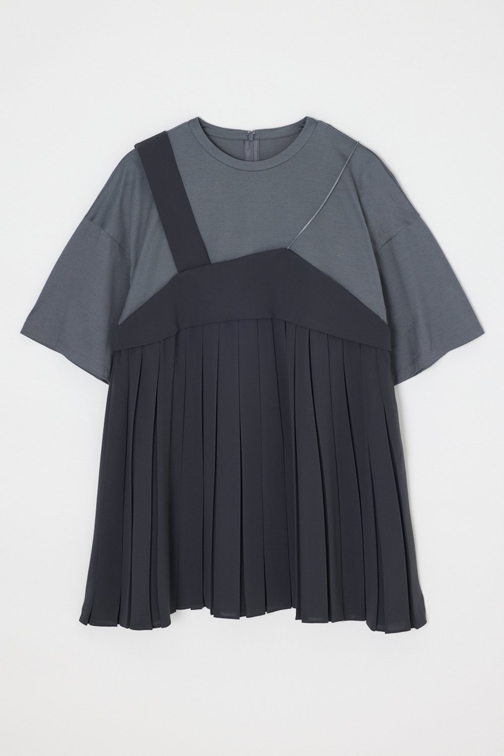 【エンフォルド/ENFOLD】のLAYERED PLEATS PULLOVER インテリア・キッズ・メンズ・レディースファッション・服の通販 founy(ファウニー) 　ファッション　Fashion　レディースファッション　Fashion for Women　トップス・カットソー　Cut & Sew Tops　カジュアルプルオーバー・ニットトップス　Pullovers & Knit Tops / Casual Pullovers　アシンメトリー　Asymmetrical Style　キャミソール　Camisole, Spaghetti Strap Top　ストレッチ　Stretch, Stretchy Fabric　フォルム　Silhouette, Form　プリーツ　Pleats, Pleated　エレガント 上品　Elegant　D/GRY|ID: prp329100004975444 ipo3291000000037297902