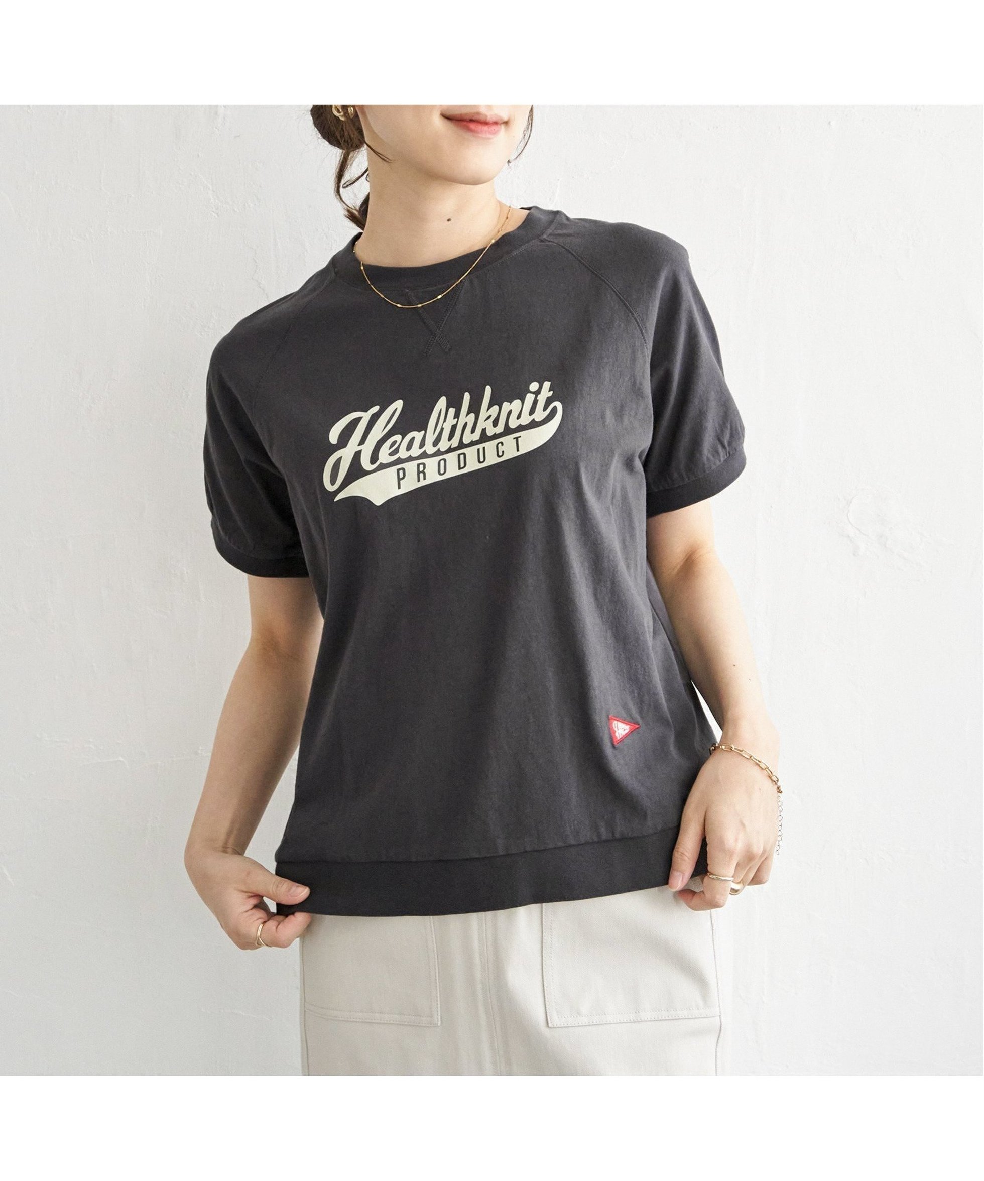【イッカ/ikka】の【接触冷感】Healthknit Product ヘルスニットプロダクト 半袖Tシャツ インテリア・キッズ・メンズ・レディースファッション・服の通販 founy(ファウニー) 　ファッション　Fashion　レディースファッション　Fashion for Women　トップス・カットソー　Cut & Sew Tops　ニット　Knit Tops & Sweaters　シャツ・ブラウス・オフィスカジュアル　Elegant Blouses & Button-Ups　ロングTシャツ・Tシャツ　Longline T-Shirts & Tees　おすすめ　Recommended / Our Picks　カーディガン　Cardigan, Knitwear　スウェット / スエット　Sweatshirt, Sweatwear　スリーブ　Sleeve, Long Sleeve / Short Sleeve　ビンテージ　Vintage, Retro Style　プリント　Print, Printed Pattern　ボーダー　Border, Stripe　ワイド　Wide, Wide Fit　別注　Limited Edition, Custom Order　半袖　Short Sleeve, Half Sleeve　チャコール|ID: prp329100004975455 ipo3291000000037297951