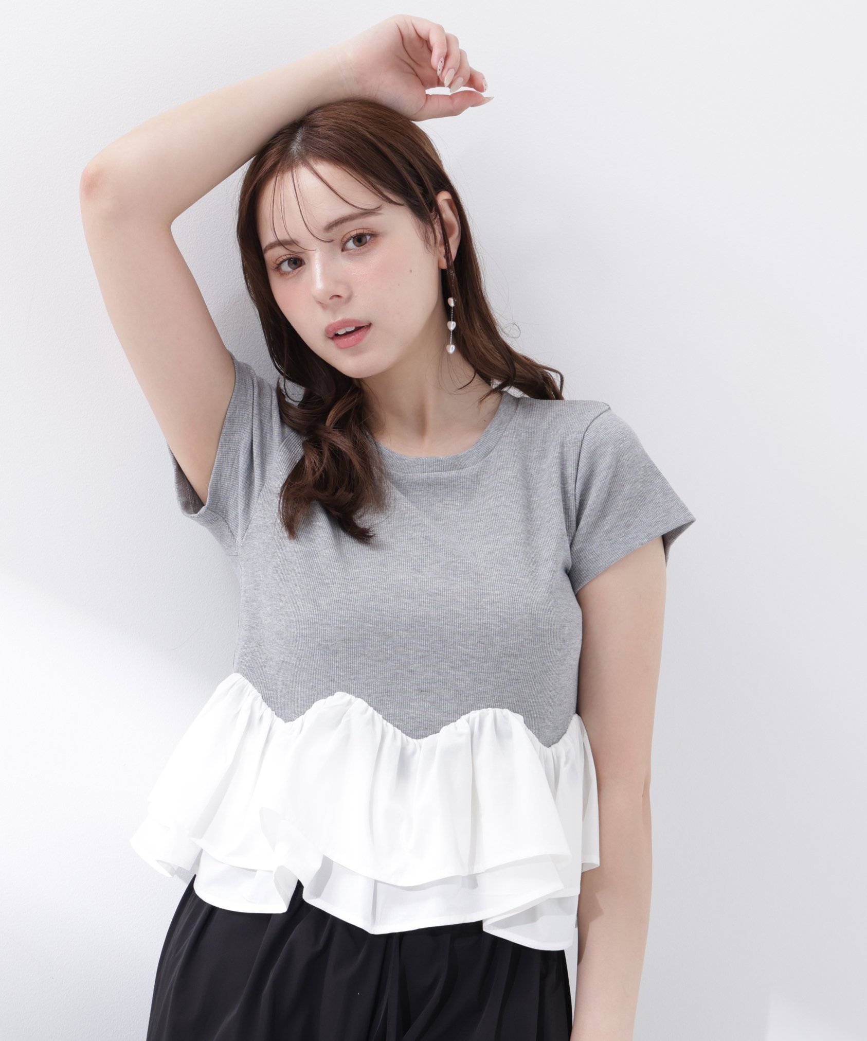 【プロポーション ボディドレッシング/PROPORTION BODY DRESSING】のa/mie ホイップフリルTシャツ インテリア・キッズ・メンズ・レディースファッション・服の通販 founy(ファウニー) 　ファッション　Fashion　レディースファッション　Fashion for Women　トップス・カットソー　Cut & Sew Tops　シャツ・ブラウス・オフィスカジュアル　Elegant Blouses & Button-Ups　ロングTシャツ・Tシャツ　Longline T-Shirts & Tees　カットソー　Cut and Sewn Top　コンパクト　Compact, Small Size　フリル　Frill, Ruffle　トップグレー×ホワイト1|ID: prp329100004975459 ipo3291000000037297970