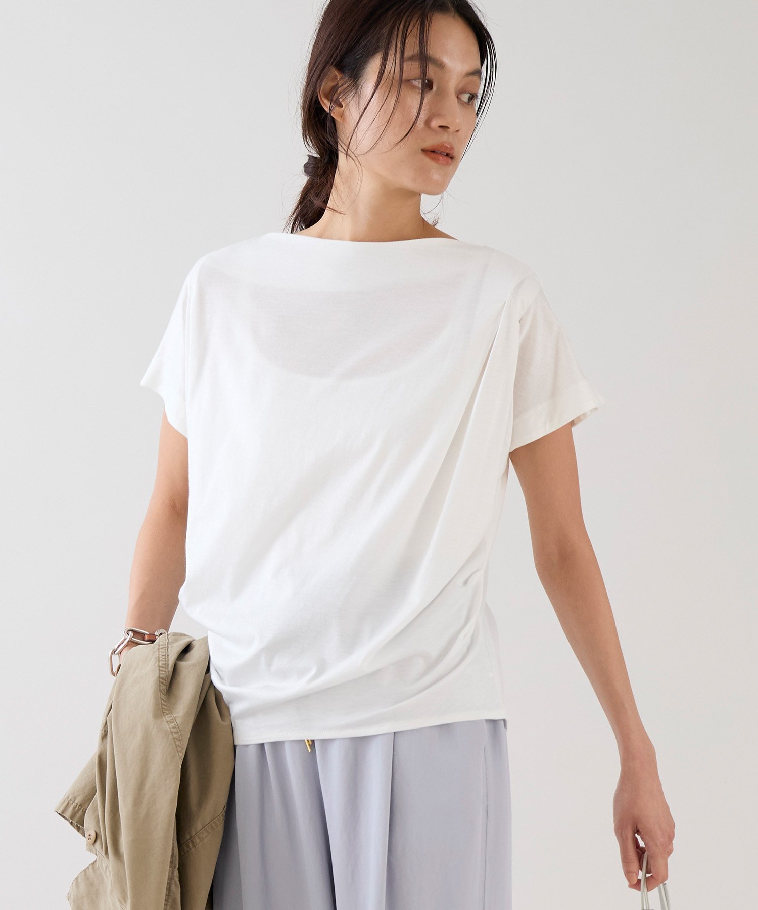 【マイカ ディール/MICA & DEAL】の【marmors】アシメントリータックTシャツ インテリア・キッズ・メンズ・レディースファッション・服の通販 founy(ファウニー) 　ファッション　Fashion　レディースファッション　Fashion for Women　トップス・カットソー　Cut & Sew Tops　シャツ・ブラウス・オフィスカジュアル　Elegant Blouses & Button-Ups　ロングTシャツ・Tシャツ　Longline T-Shirts & Tees　シンプル　Simple, Minimal　定番　Standard, Basic Item　S/S・春夏　SS, Spring/Summer, Warm Season　夏　Summer　エレガント 上品　Elegant　2026年　2026　2026春夏・S/S　Spring/Summer 2026 SS26　WHITE|ID: prp329100004975487 ipo3291000000037298079