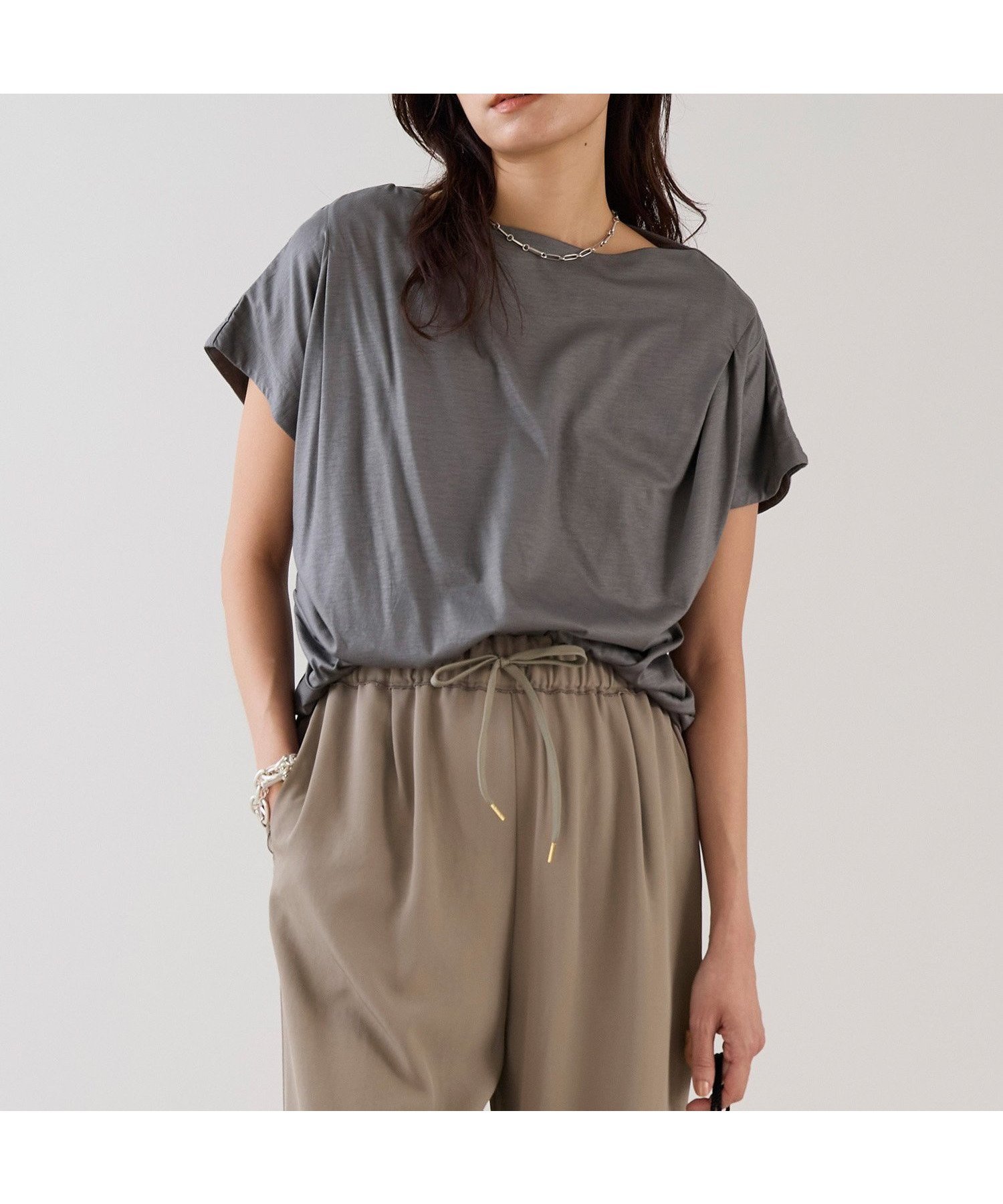 【マイカ ディール/MICA & DEAL】の【marmors】アシメントリータックTシャツ インテリア・キッズ・メンズ・レディースファッション・服の通販 founy(ファウニー) 　ファッション　Fashion　レディースファッション　Fashion for Women　トップス・カットソー　Cut & Sew Tops　シャツ・ブラウス・オフィスカジュアル　Elegant Blouses & Button-Ups　ロングTシャツ・Tシャツ　Longline T-Shirts & Tees　シンプル　Simple, Minimal　定番　Standard, Basic Item　S/S・春夏　SS, Spring/Summer, Warm Season　夏　Summer　エレガント 上品　Elegant　2026年　2026　2026春夏・S/S　Spring/Summer 2026 SS26　KHAKI|ID: prp329100004975487 ipo3291000000037298081