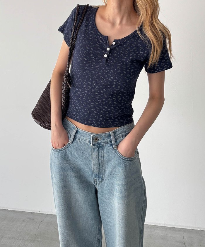 【キャナルジーン/CANAL JEAN】のEl mar 小花ヘンリーTシャツ インテリア・キッズ・メンズ・レディースファッション・服の通販 founy(ファウニー) https://founy.com/ ファッション Fashion レディースファッション Fashion for Women トップス・カットソー Cut & Sew Tops シャツ・ブラウス・オフィスカジュアル Elegant Blouses & Button-Ups ロングTシャツ・Tシャツ Longline T-Shirts & Tees コンパクト Compact, Small Size ショート Short, Short Length デニム Denim, Jeans Material バランス Balance, Style Balance フィット Fit, Slim Fit ワイド Wide, Wide Fit おすすめ Recommended / Our Picks |ID: prp329100004975493 ipo3291000000037298101