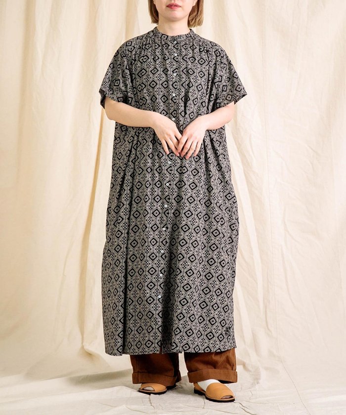 【ドミンゴ/DOMINGO】のインドプリント(パターン) フロンセワンピース インテリア・キッズ・メンズ・レディースファッション・服の通販 founy(ファウニー) https://founy.com/ ファッション Fashion レディースファッション Fashion for Women ワンピース Dresses インド Indian Textile インナー Innerwear エアリー Airy Texture キャミソール Camisole, Spaghetti Strap Top ギャザー Gathered, Ruffled サンダル Sandals, Summer Shoes スニーカー Sneakers, Trainers セットアップ Set-Up, Coordinated Outfit タンク Tank Top, Sleeveless Top パターン Pattern, Design Print プリント Print, Printed Pattern ポケット Pocket, Pocket Detail 半袖 Short Sleeve, Half Sleeve 夏 Summer |ID: prp329100004975559 ipo3291000000037298486