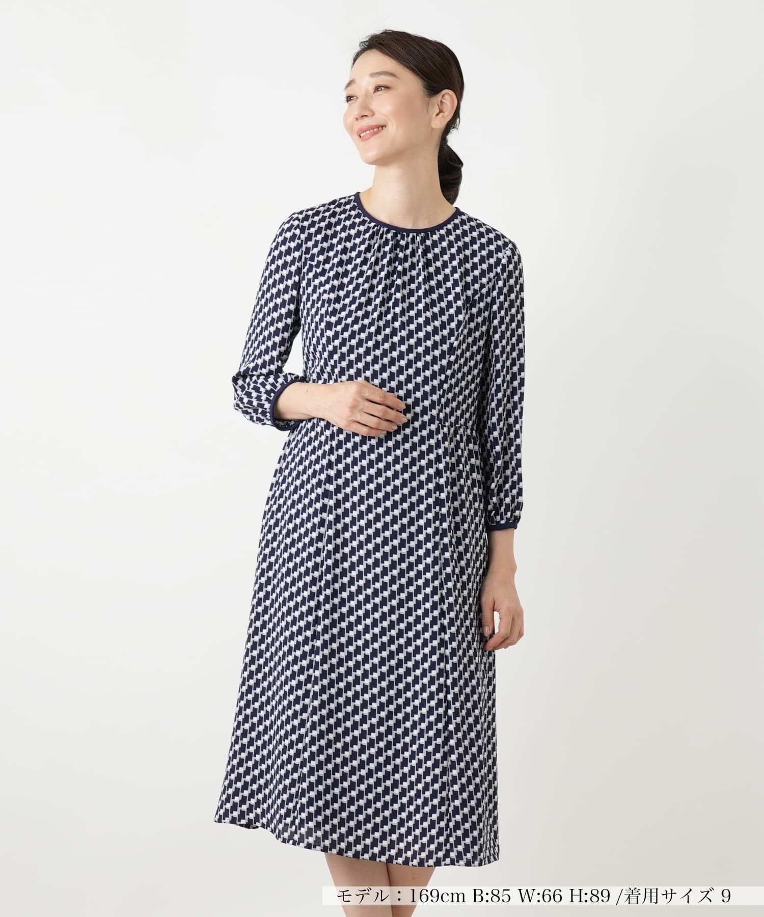 【レリアン/LEILIAN】の洗えるワンピース 大人の最旬トレンドファッション＆コーディネート founy(ファウニー) 　ファッション　Fashion　レディースファッション　Fashion for Women　ワンピース　Dresses　ウォッシャブル　Machine Washable　ギャザー　Gathered, Ruffled　サテン　Satin, Glossy Fabric　スリーブ　Sleeve, Long Sleeve / Short Sleeve　フィット　Fit, Slim Fit　フレア　Flare, Flared　ポケット　Pocket, Pocket Detail　春　Spring　洗える　Machine Washable　 other-1|ID: prp329100004975586 ipo3291000000037298594