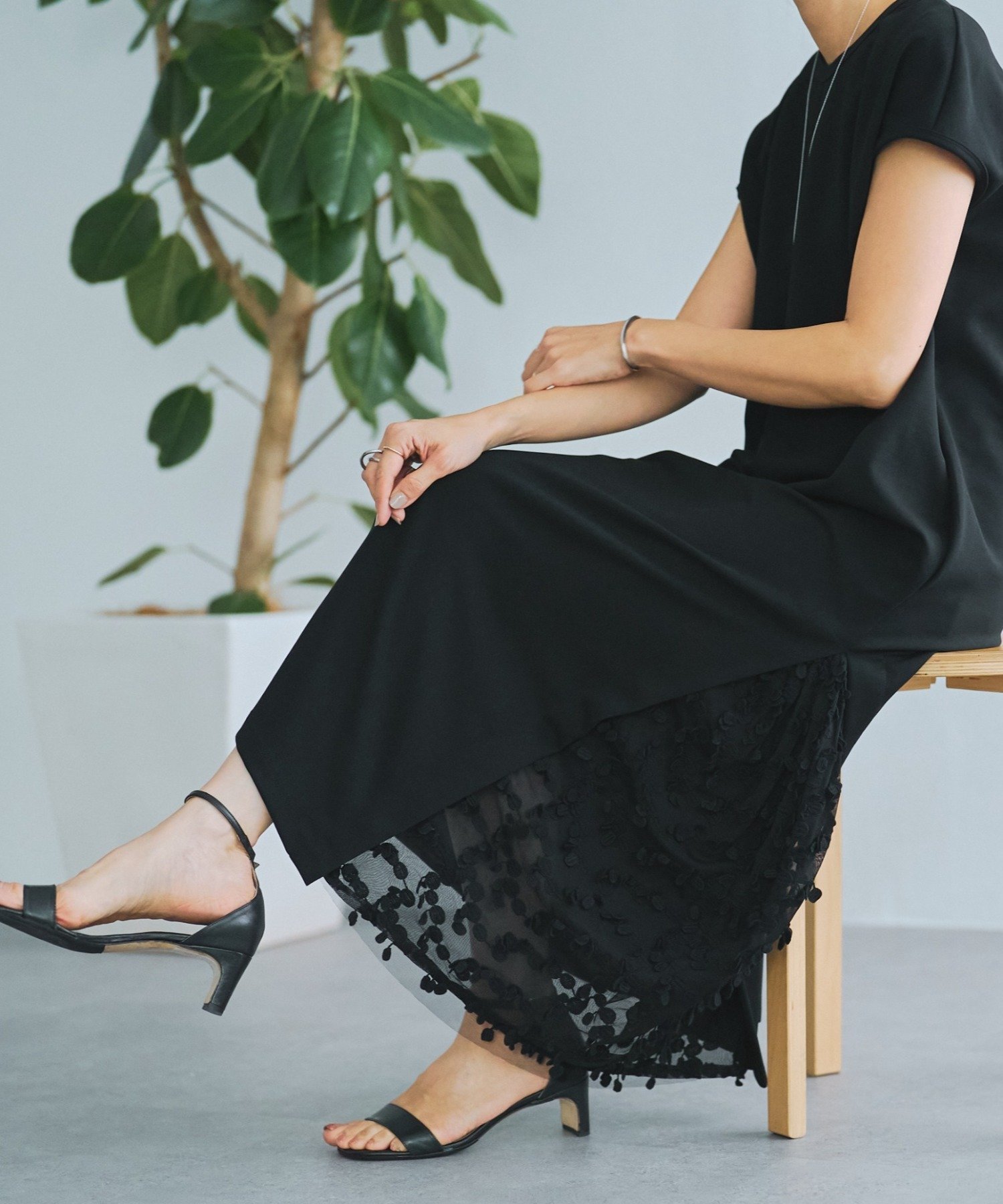 【ビアズリー/BEARDSLEY】のチェリーワンピース 大人の最旬トレンドファッション＆コーディネート founy(ファウニー) 　ファッション　Fashion　レディースファッション　Fashion for Women　ワンピース　Dresses　ギャザー　Gathered, Ruffled　シンプル　Simple, Minimal　スリット　Slit, Slit Detail　スリーブ　Sleeve, Long Sleeve / Short Sleeve　チェリー　Cherry, Cherry Pattern　チュール　Tulip, Tulip Motif　フレンチ　French, French Style　ポケット　Pocket, Pocket Detail　別注　Limited Edition, Custom Order　モチーフ　Motif, Design Theme　リラックス　Relax, Relaxed Fit　レース　Lace, Lace Fabric　再入荷　Restock / Back in Stock　 other-1|ID: prp329100004975596 ipo3291000000037298620